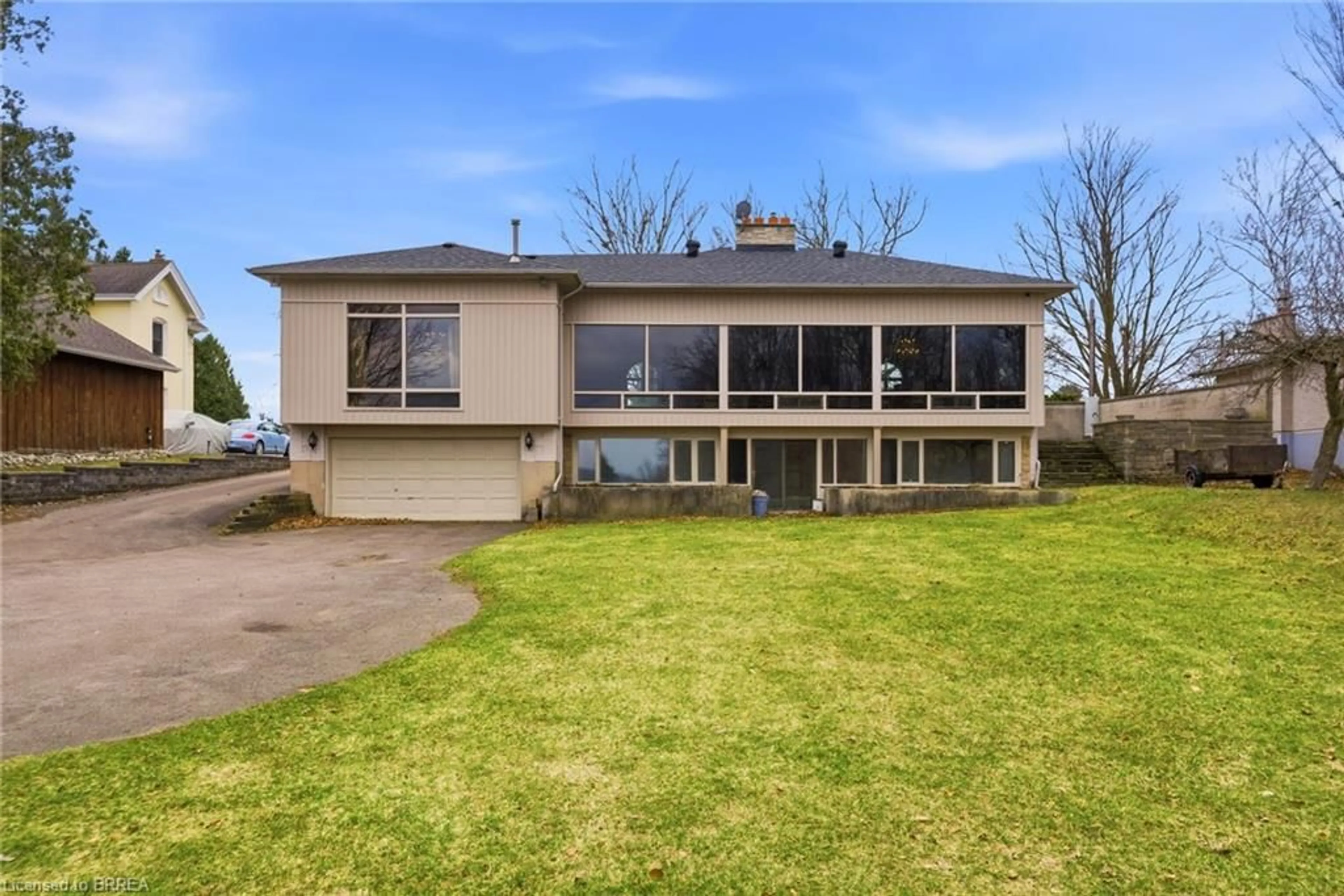 A pic from outside/outdoor area/front of a property/back of a property/a pic from drone, water/lake/river/ocean view for 46 Tutela Heights, Brantford Ontario N3T 1A1