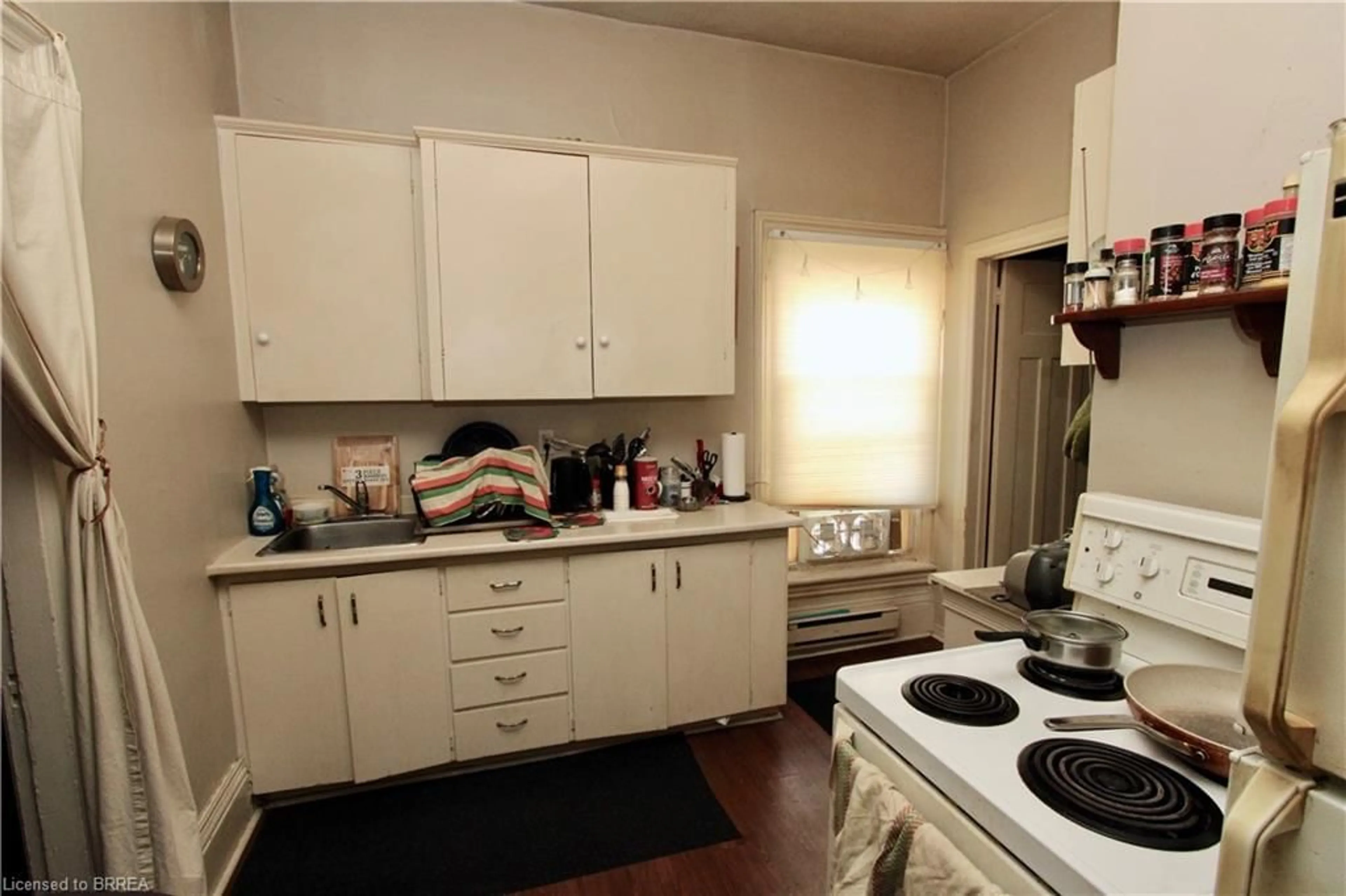 Standard kitchen, unknown for 62 Arthur St, Brantford Ontario N3S 3H8