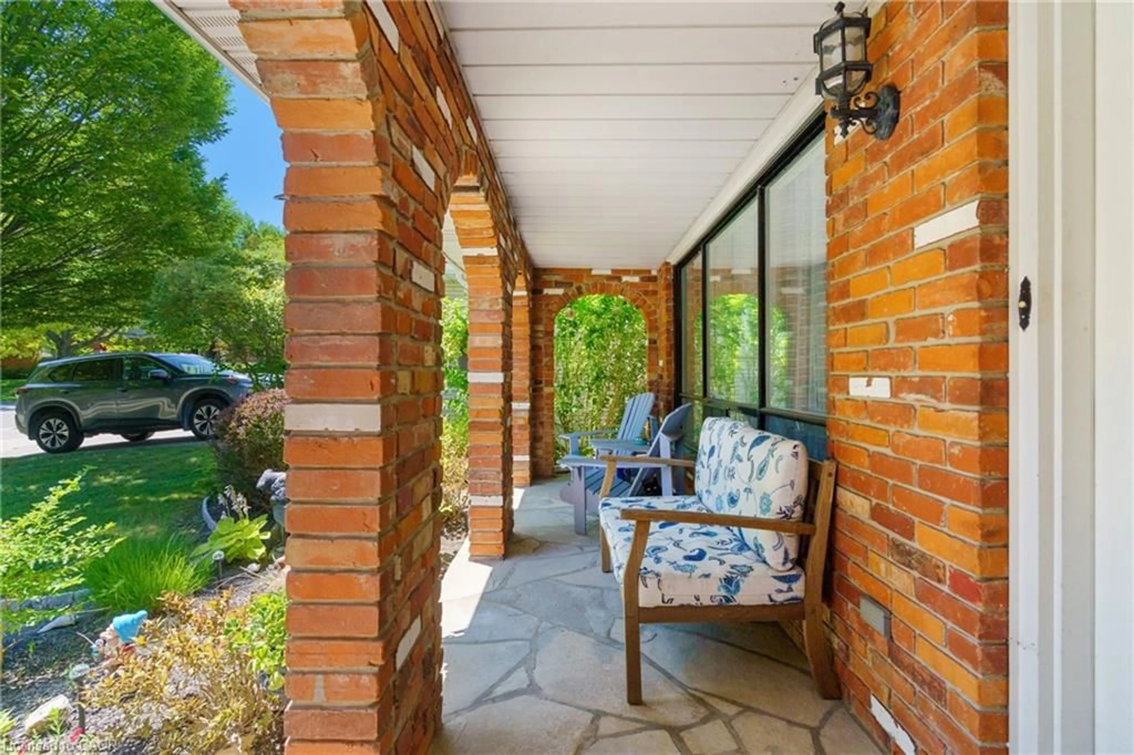 Patio, street for 27 Jerome Park Dr, Hamilton Ontario L9H 6G9