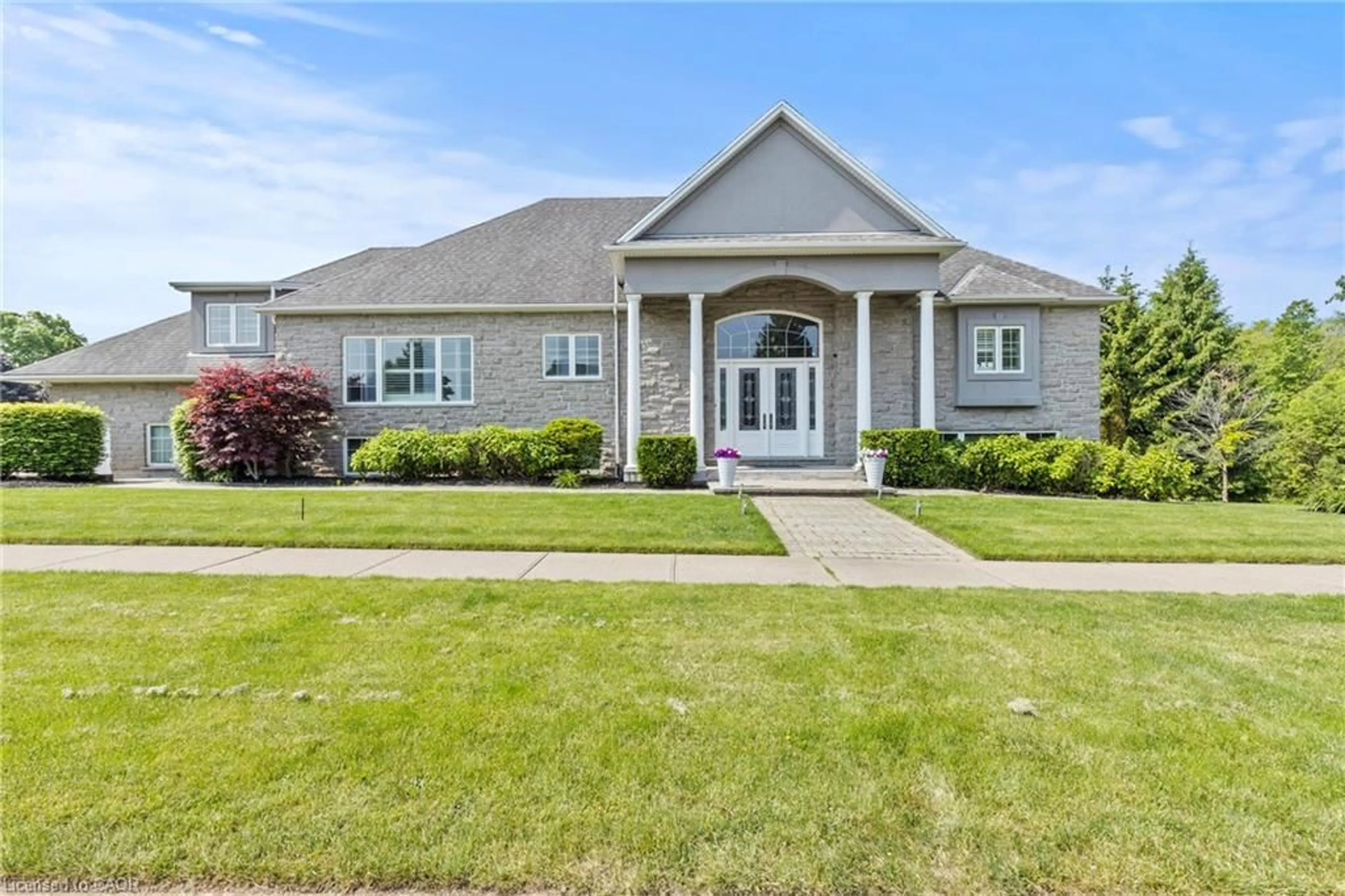 Home with vinyl exterior material, street for 3689 Cardinal Dr, Niagara Falls Ontario L2H 2Y1