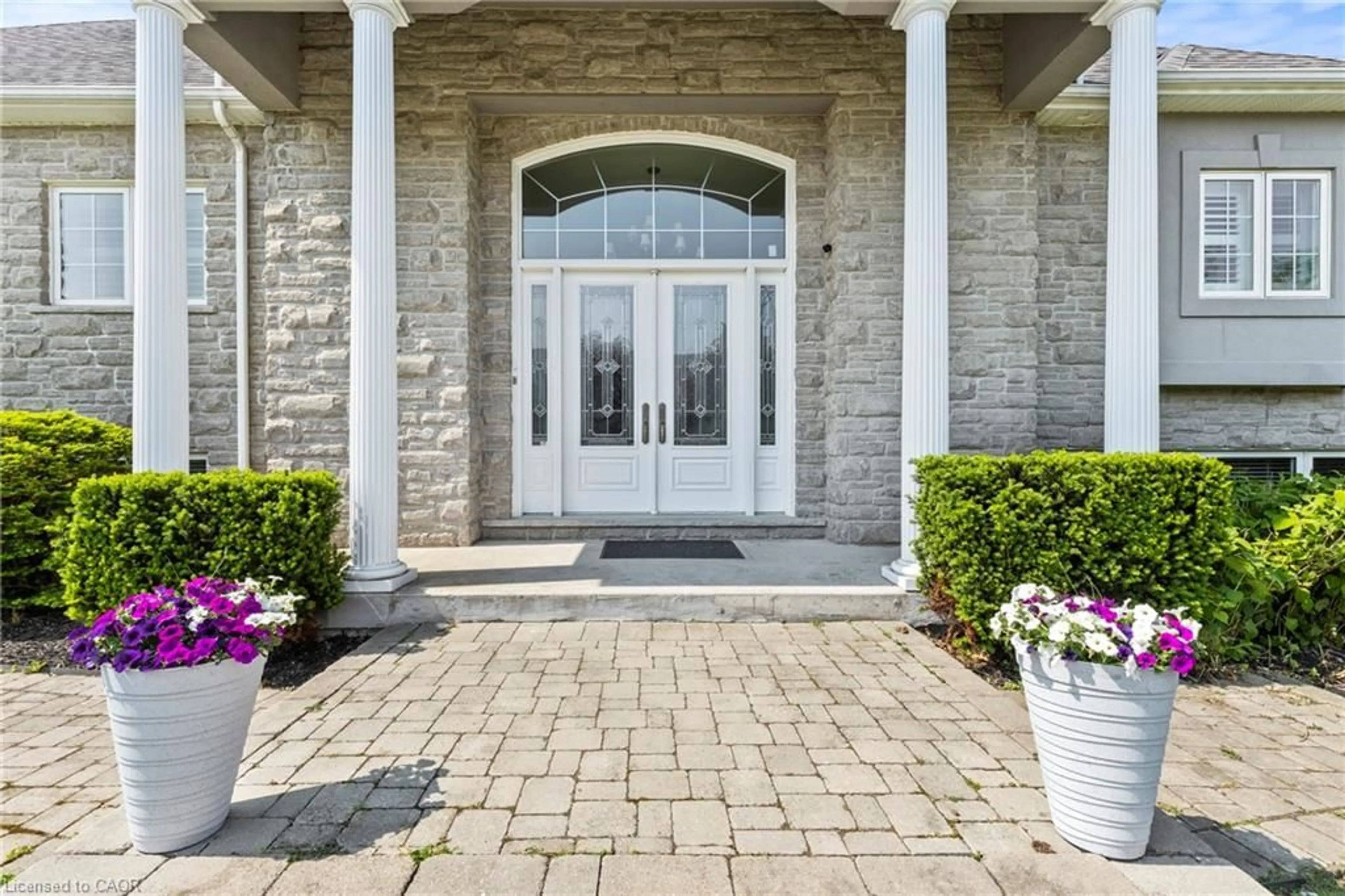 Indoor entryway for 3689 Cardinal Dr, Niagara Falls Ontario L2H 2Y1