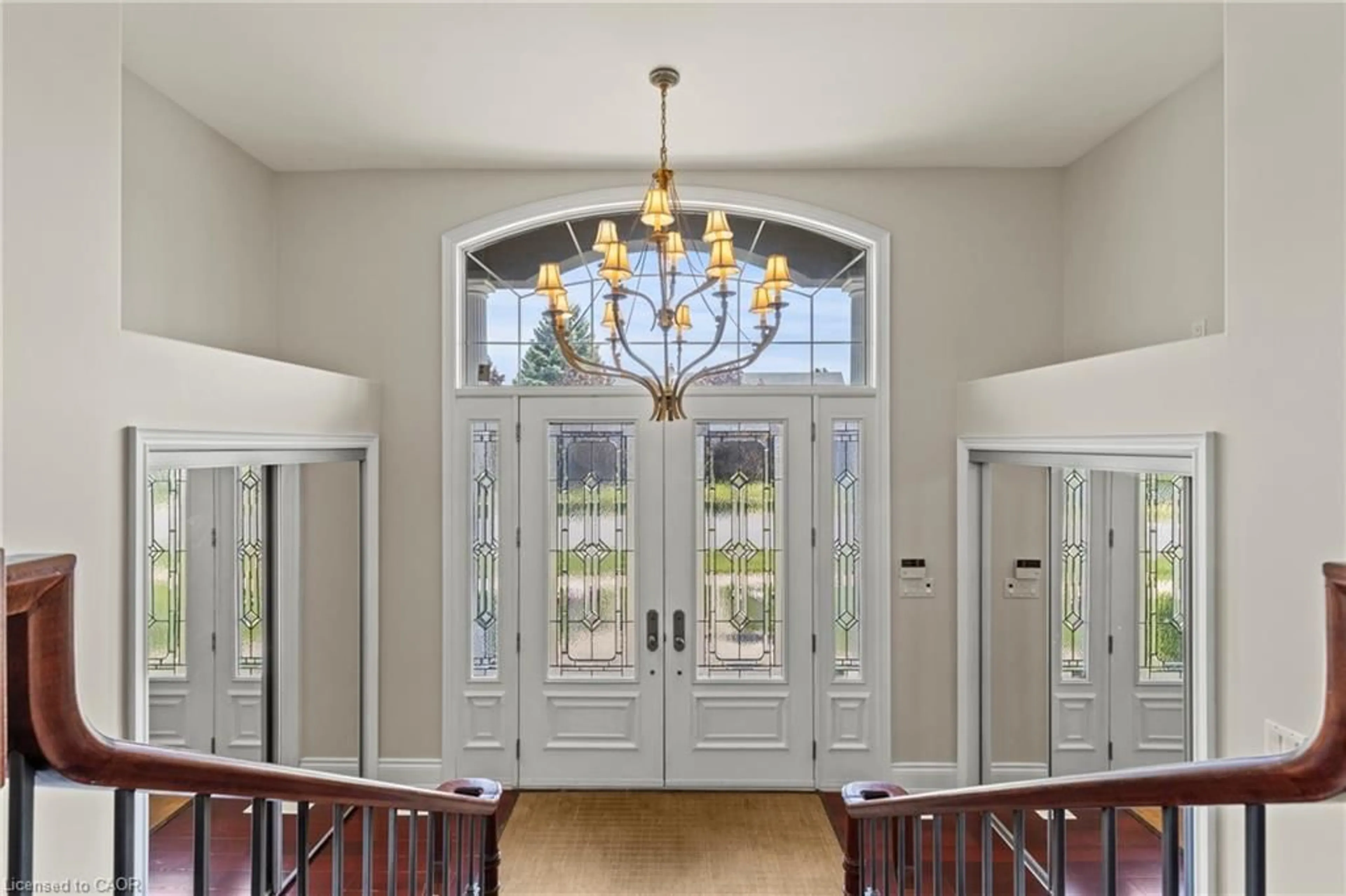 Indoor entryway for 3689 Cardinal Dr, Niagara Falls Ontario L2H 2Y1