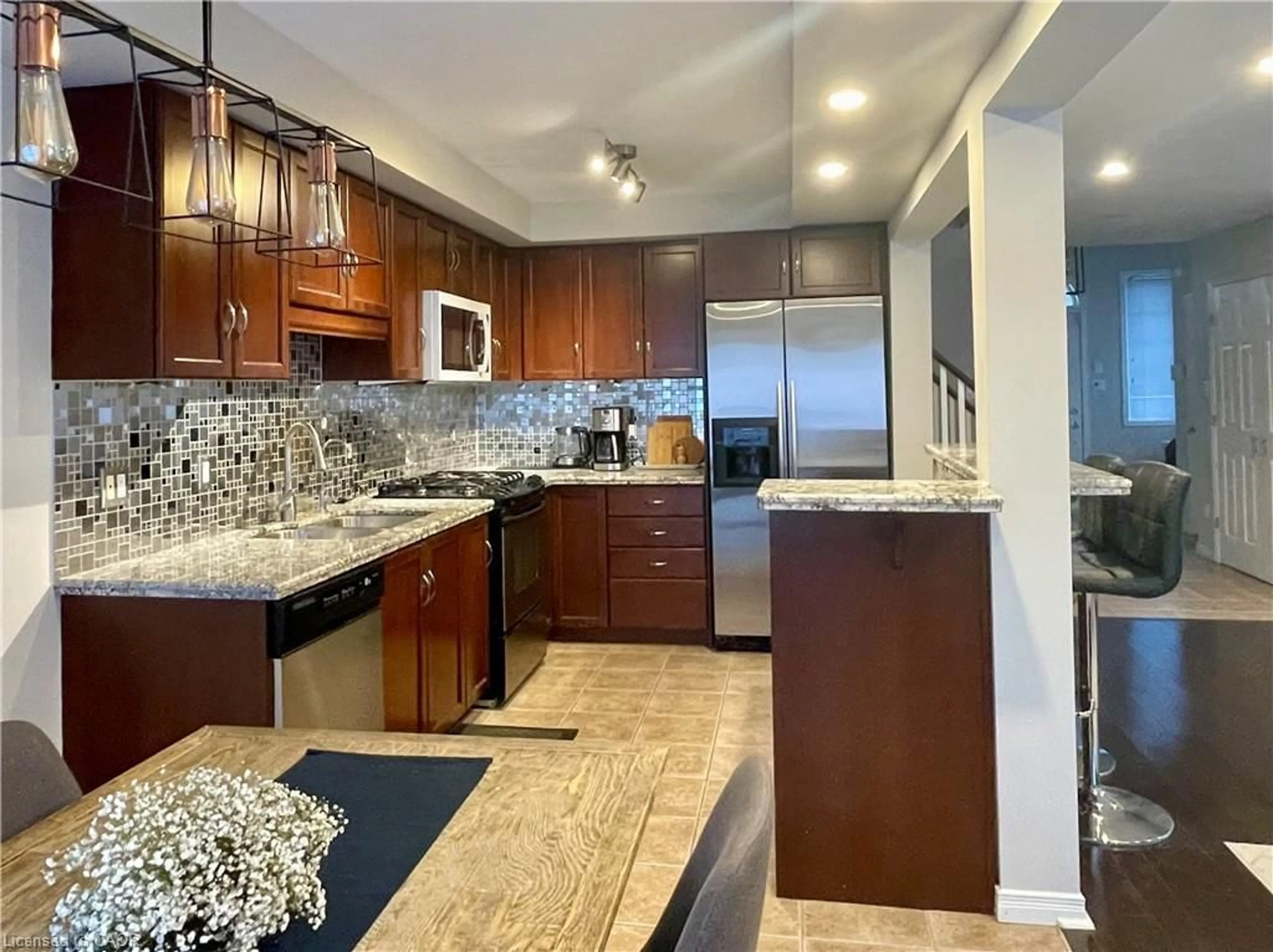 Open concept kitchen, ceramic/tile floor for 593 Southridge Dr, Hamilton Ontario L9C 7V8