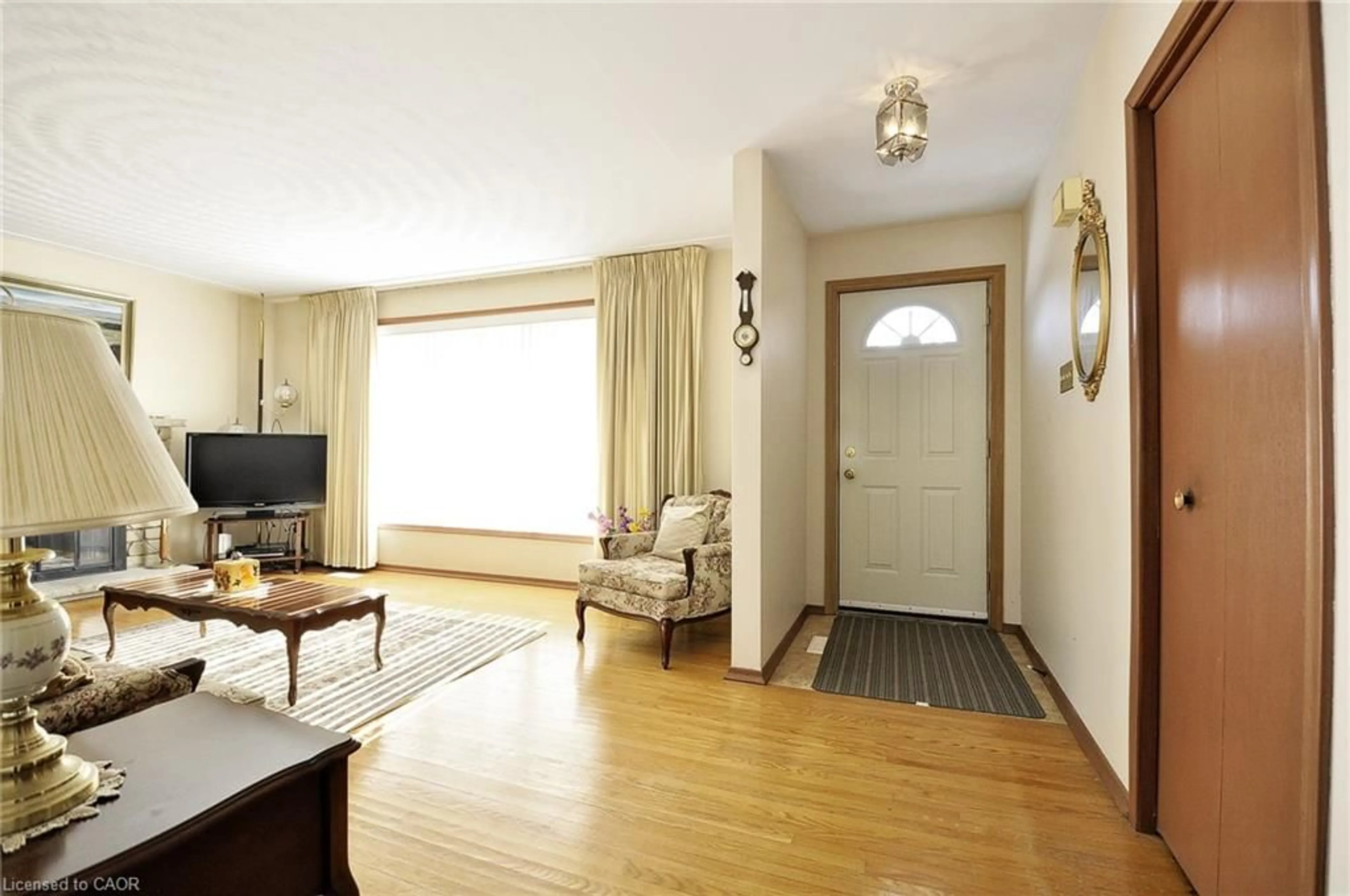 Living room with furniture, unknown for 104 Milford Ave, Waterloo Ontario N2L 3Z3