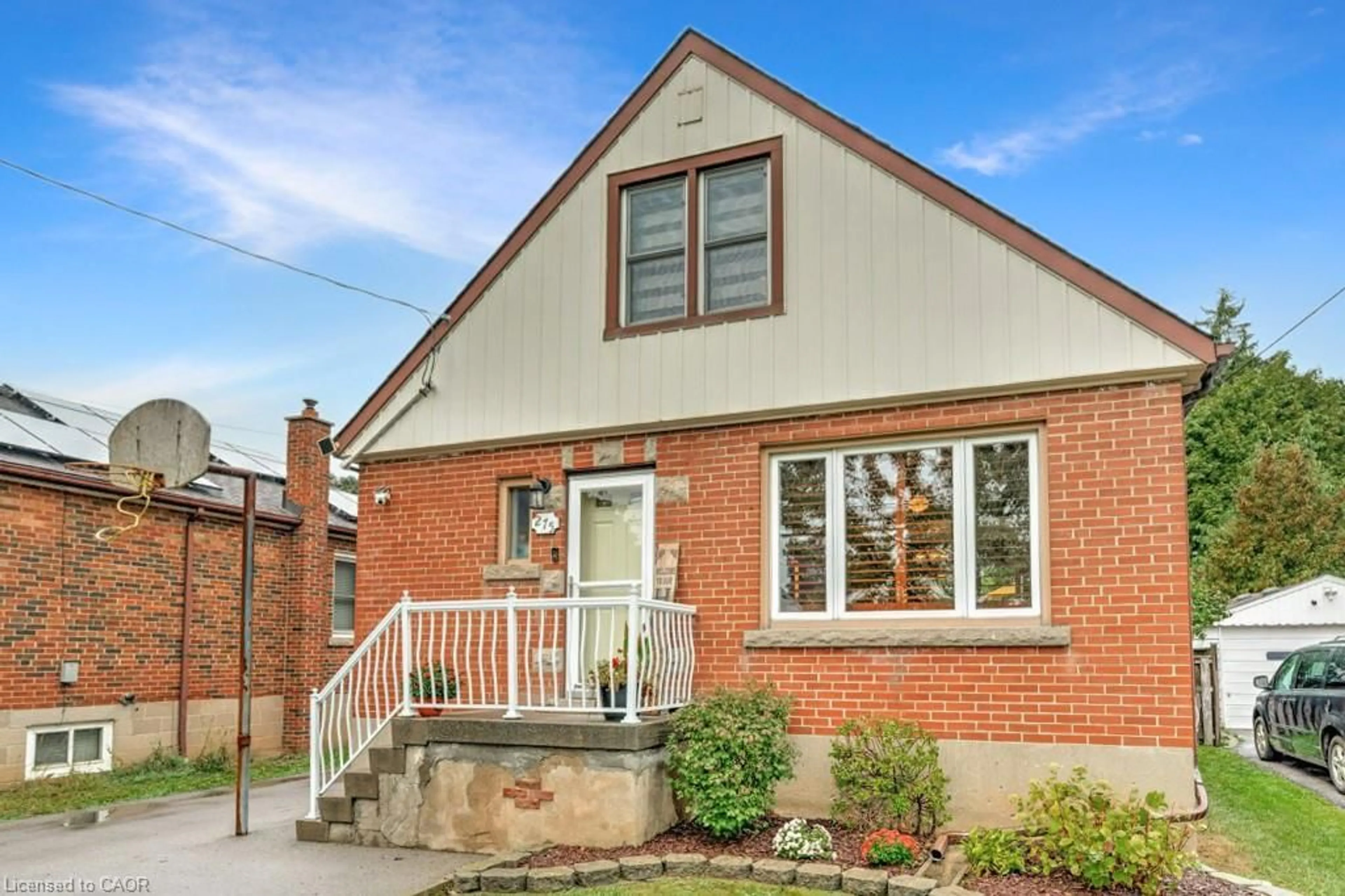 Home with brick exterior material, street for 275 Montrose Ave, Hamilton Ontario L8K 4Z5