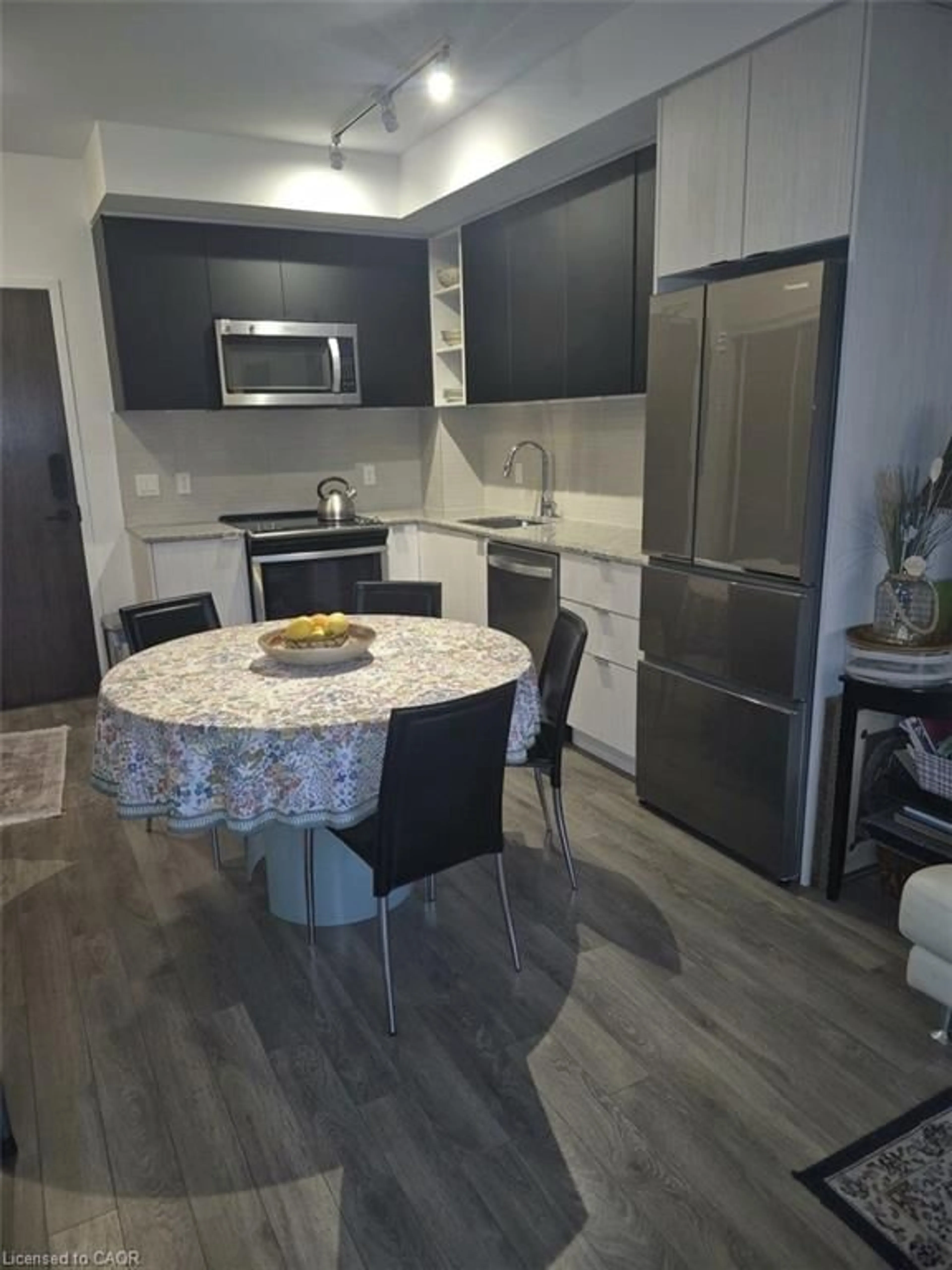 Open concept kitchen, ceramic/tile floor for 100 Eagle Rock Way #PH1021, Maple Ontario L6A 5B9