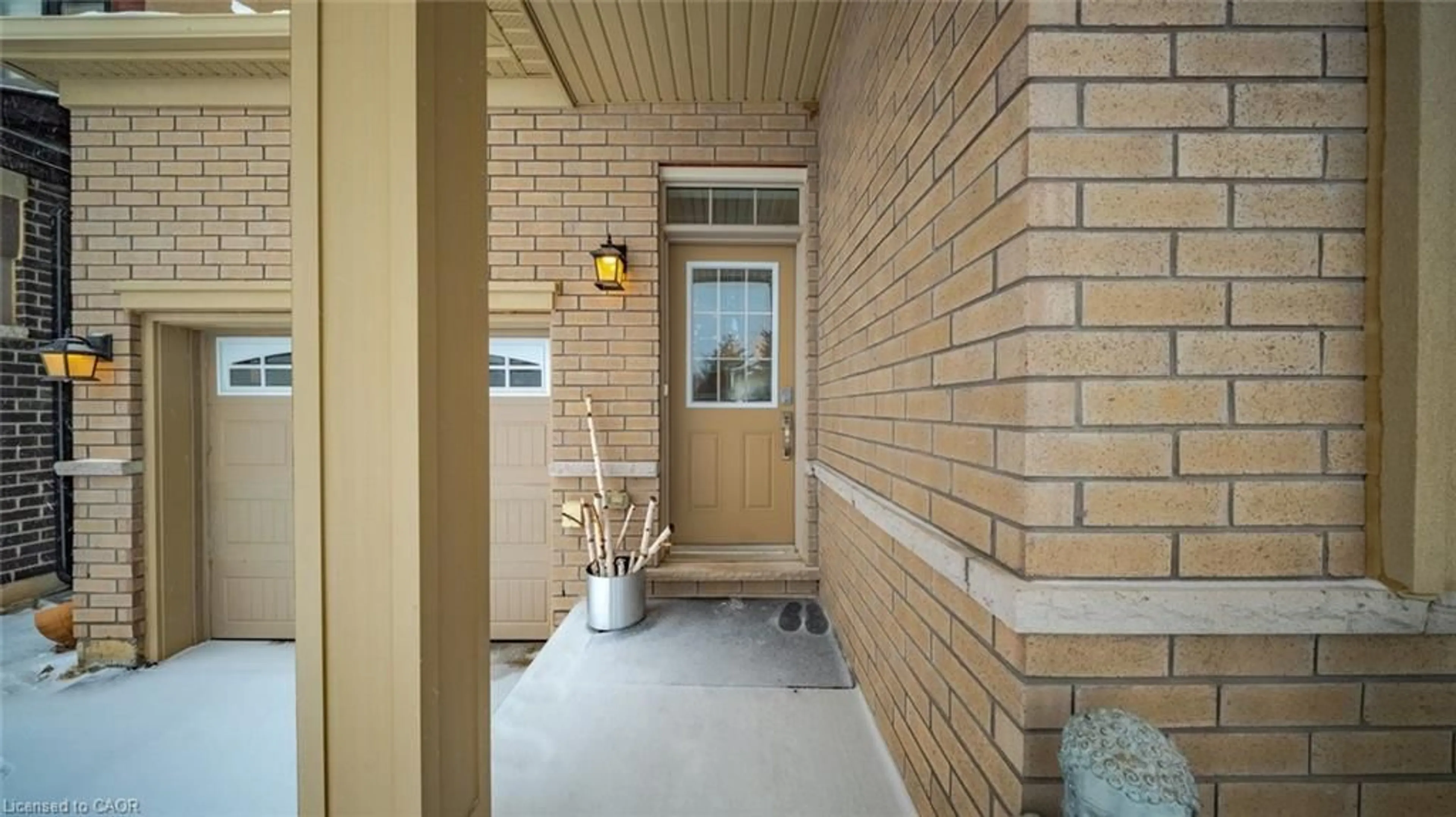 Indoor entryway for 70 Stauffer Rd, Brantford Ontario N3V 0B4