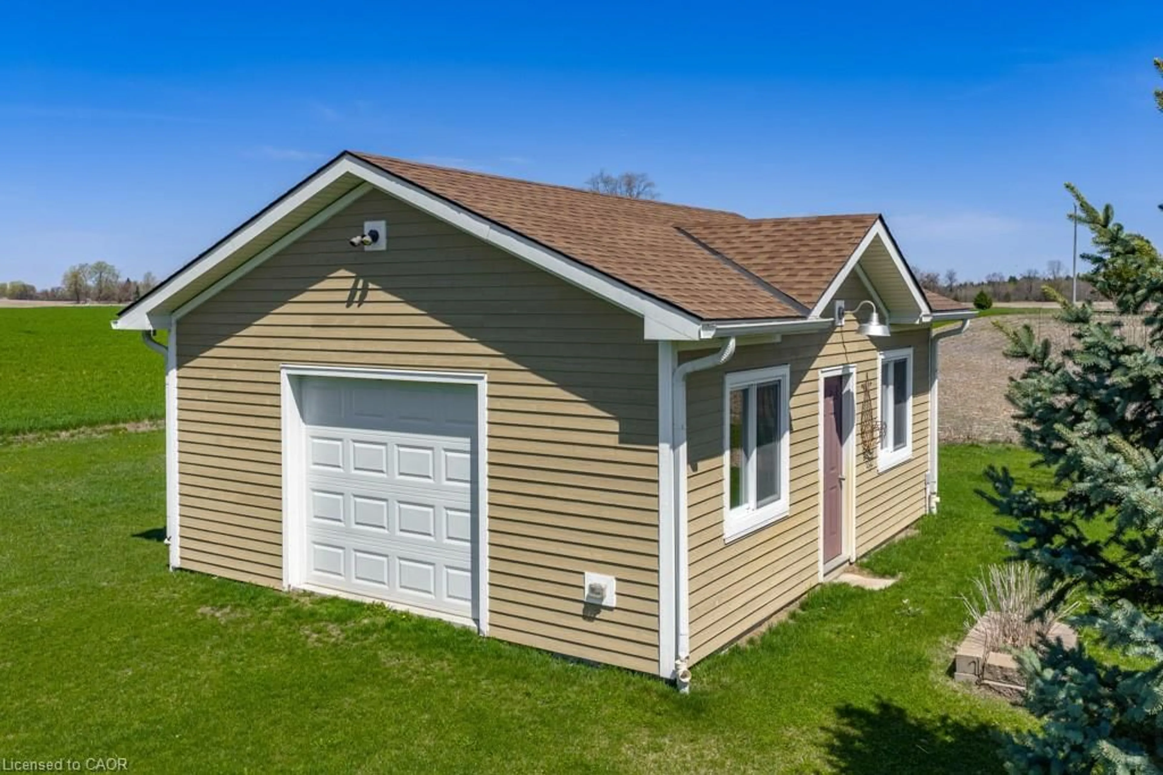 Home with vinyl exterior material, street for 365 Robinson Rd, Brantford Ontario N3T 0L7