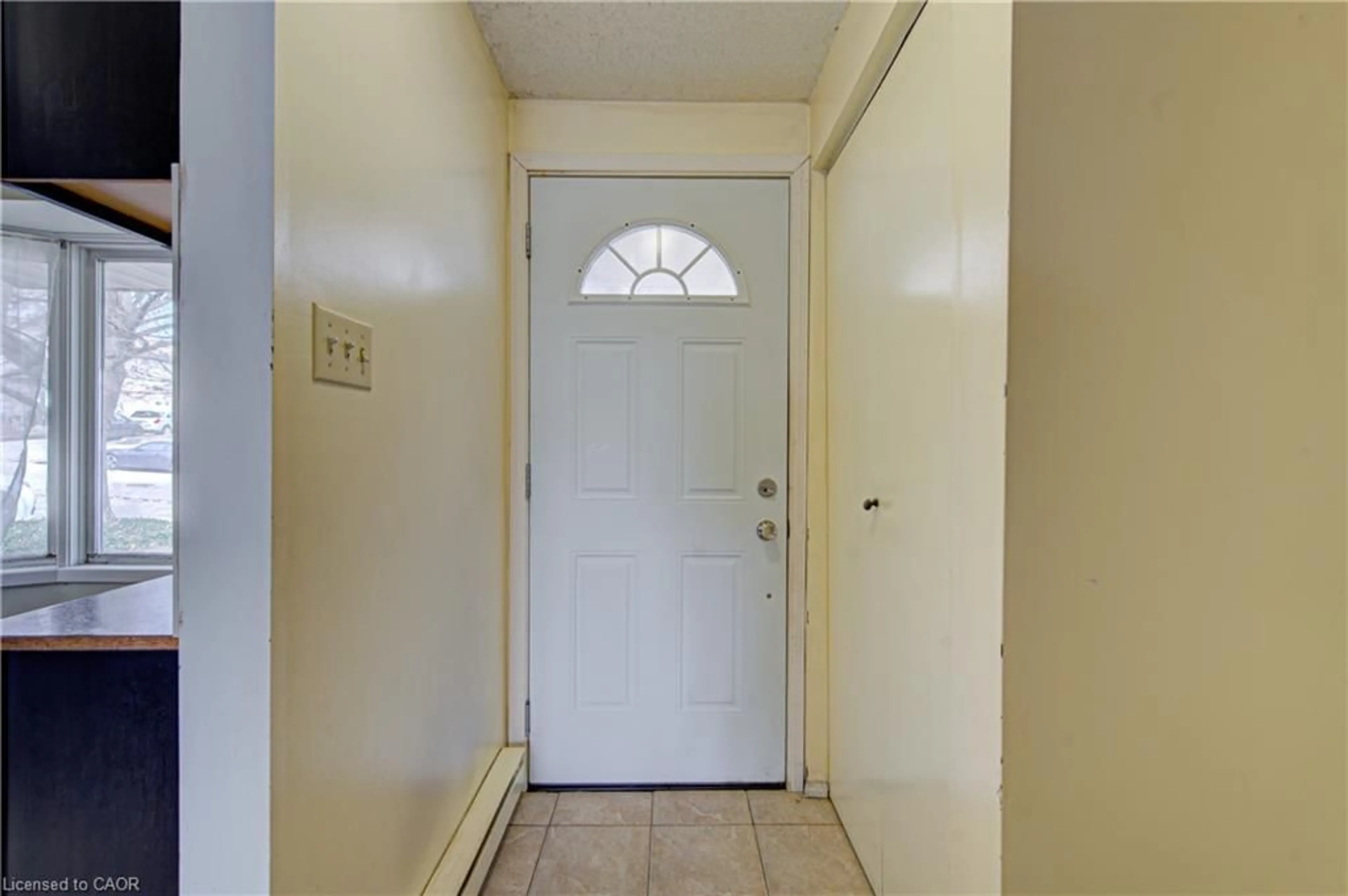 Indoor entryway for 15 Carter Cres, Cambridge Ontario N1R 7L9