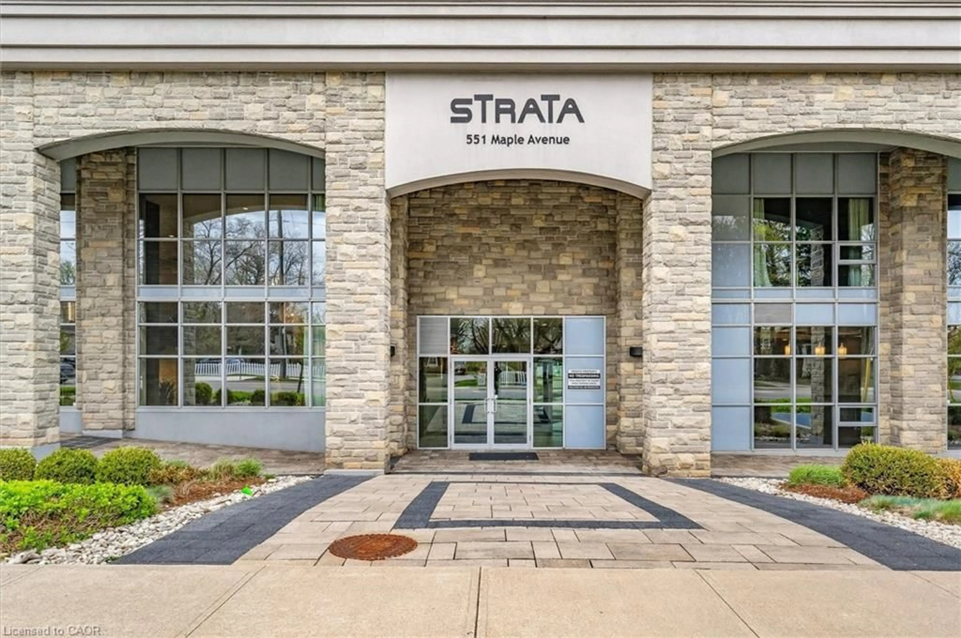 Patio, street for 551 Maple Ave #804, Burlington Ontario L7S 1M7