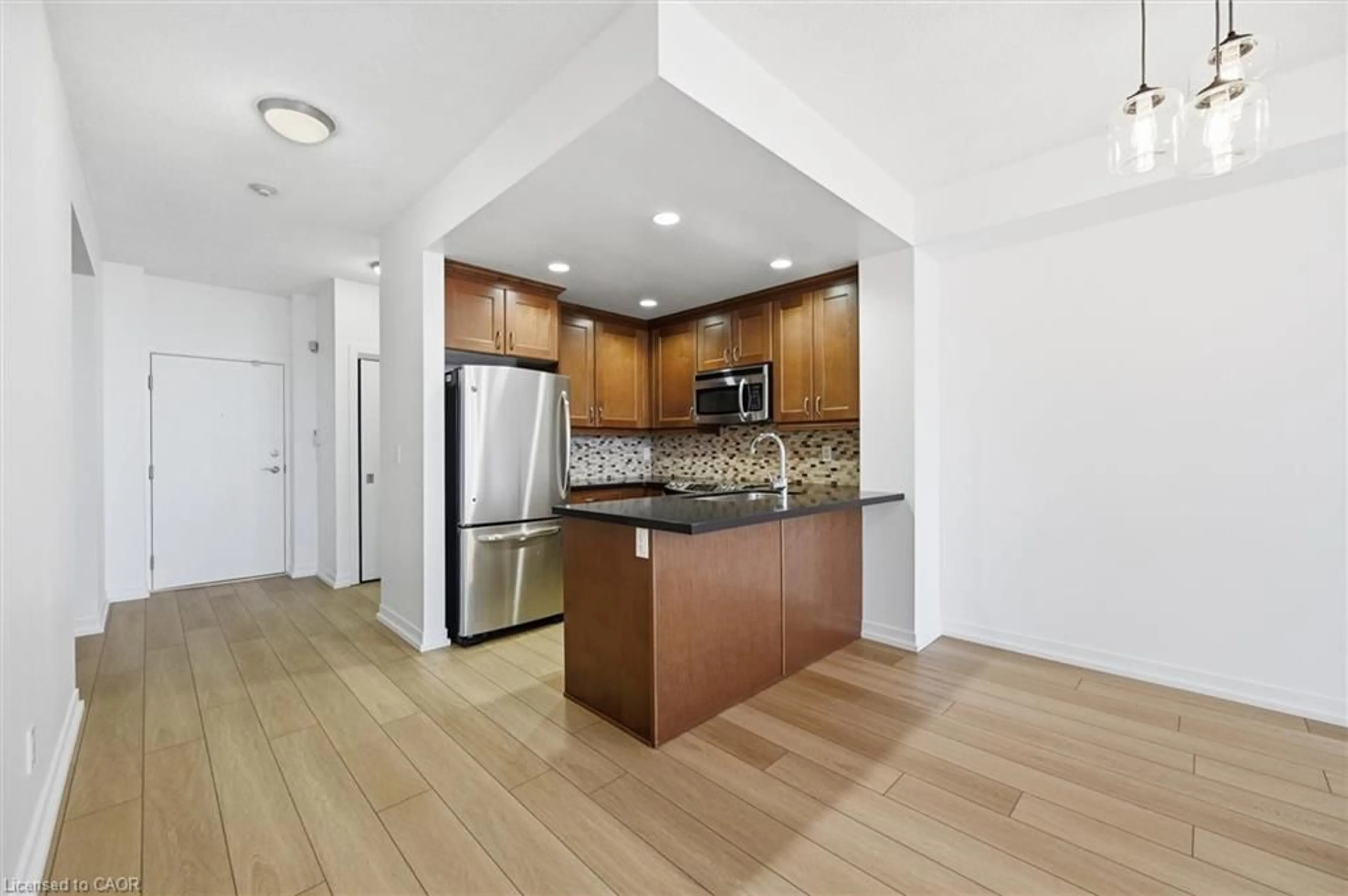 Standard kitchen, unknown for 551 Maple Ave #804, Burlington Ontario L7S 1M7