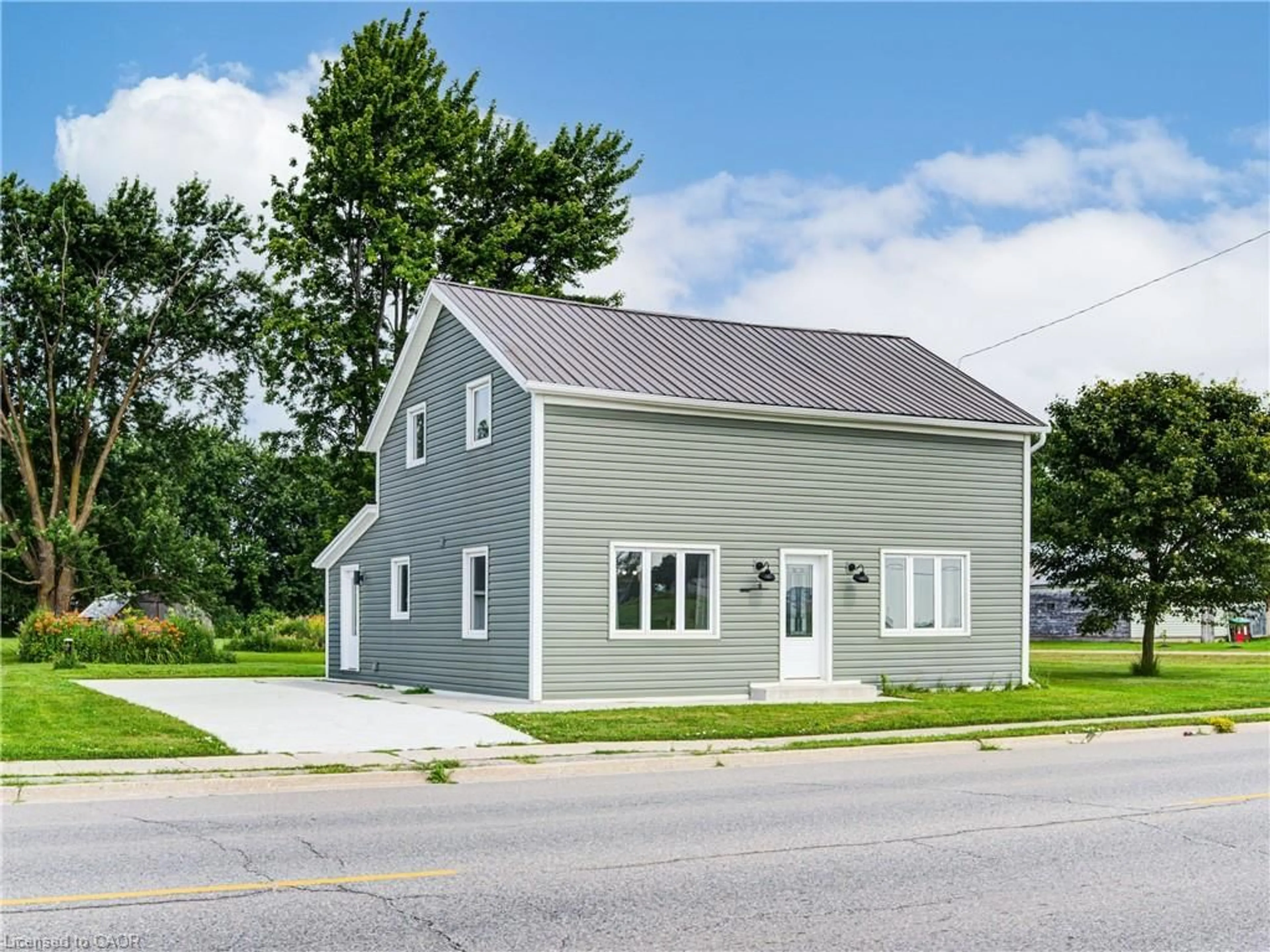 Home with vinyl exterior material, street for 140 Winstanley St, Monkton Ontario N0K 1P0