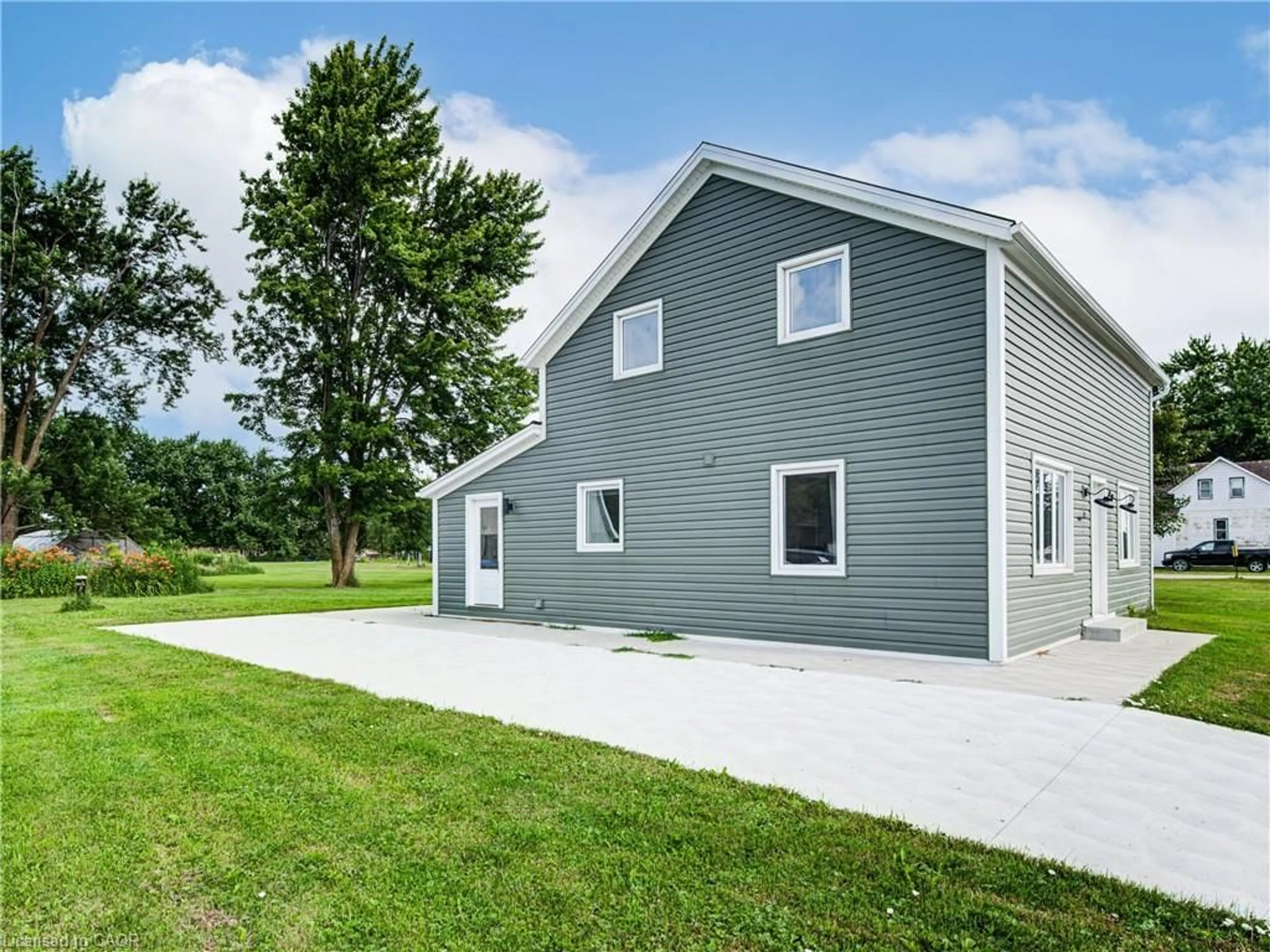 Home with vinyl exterior material, unknown for 140 Winstanley St, Monkton Ontario N0K 1P0