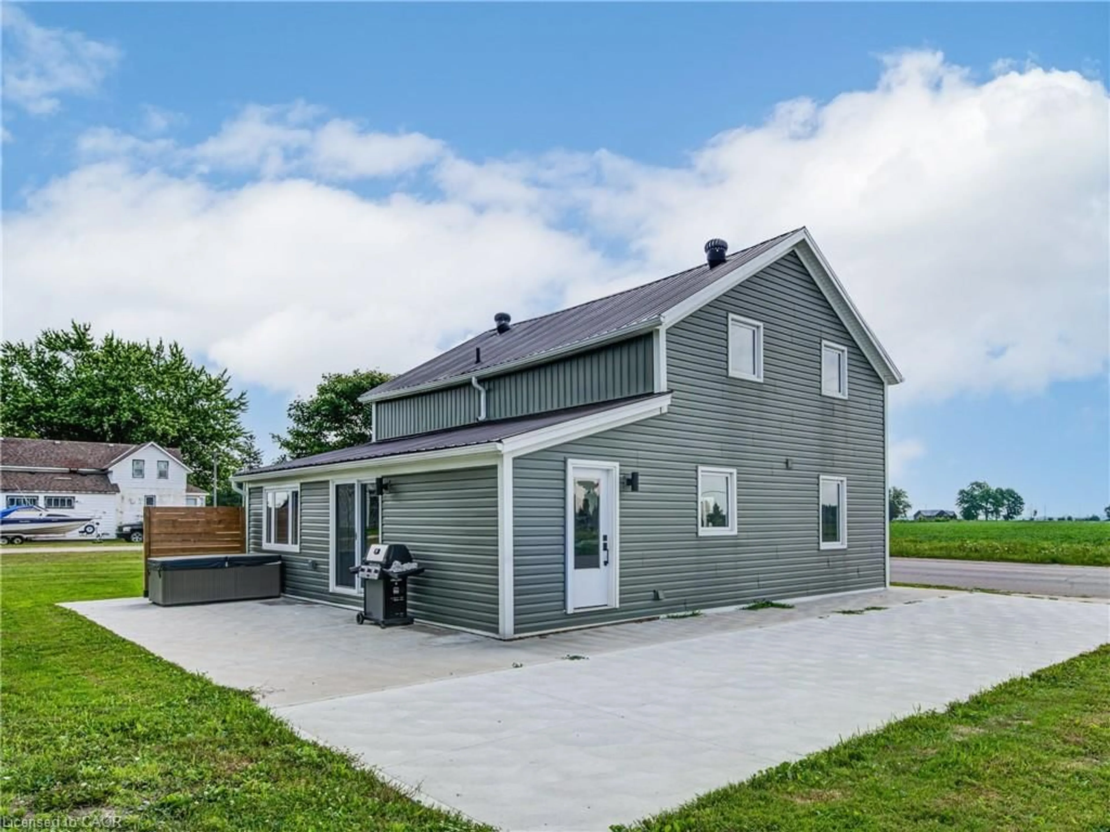 Home with vinyl exterior material, unknown for 140 Winstanley St, Monkton Ontario N0K 1P0