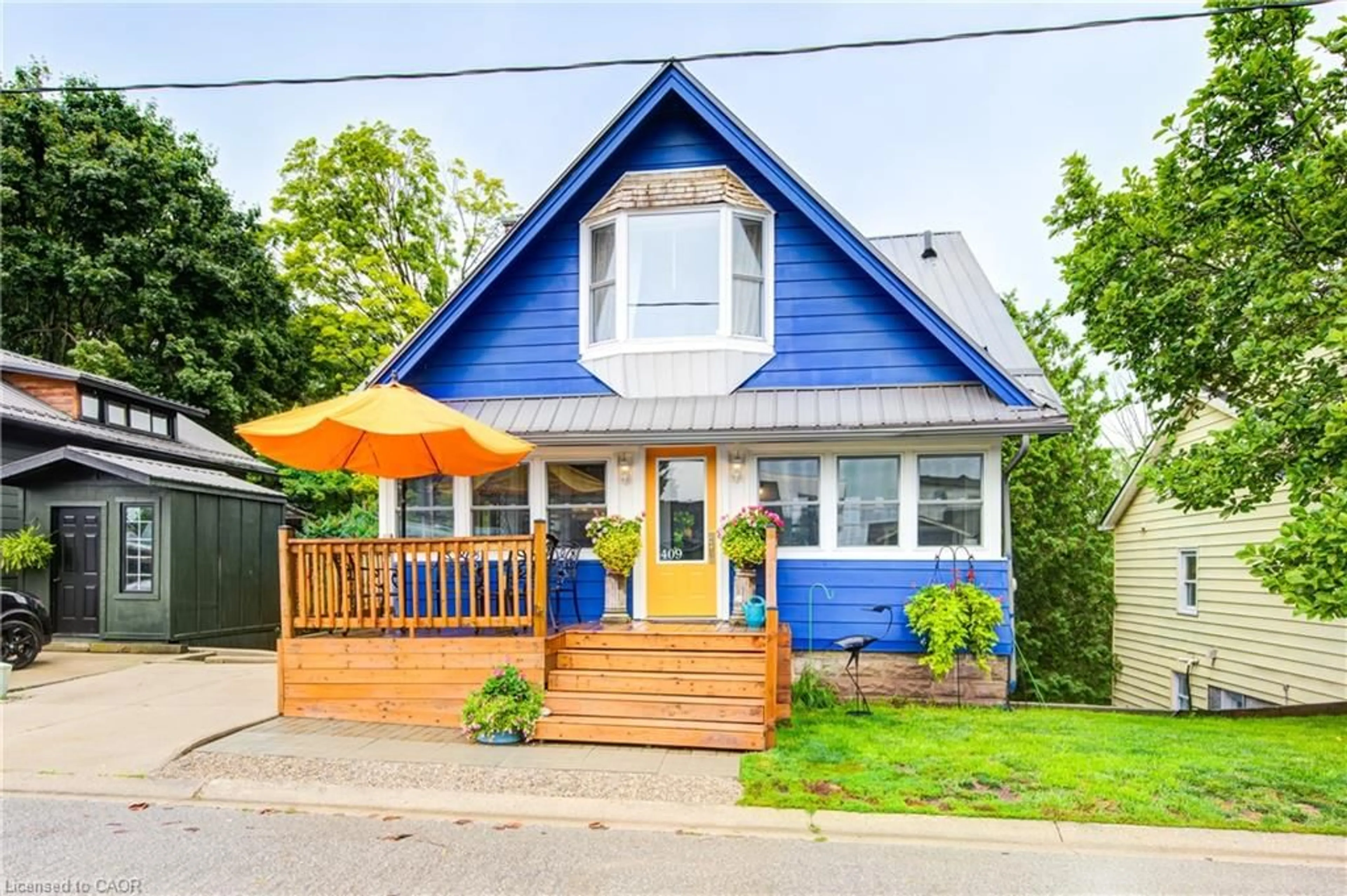 Home with vinyl exterior material, street for 409 Tower Heights Dr, Port Stanley Ontario N5L 1G2