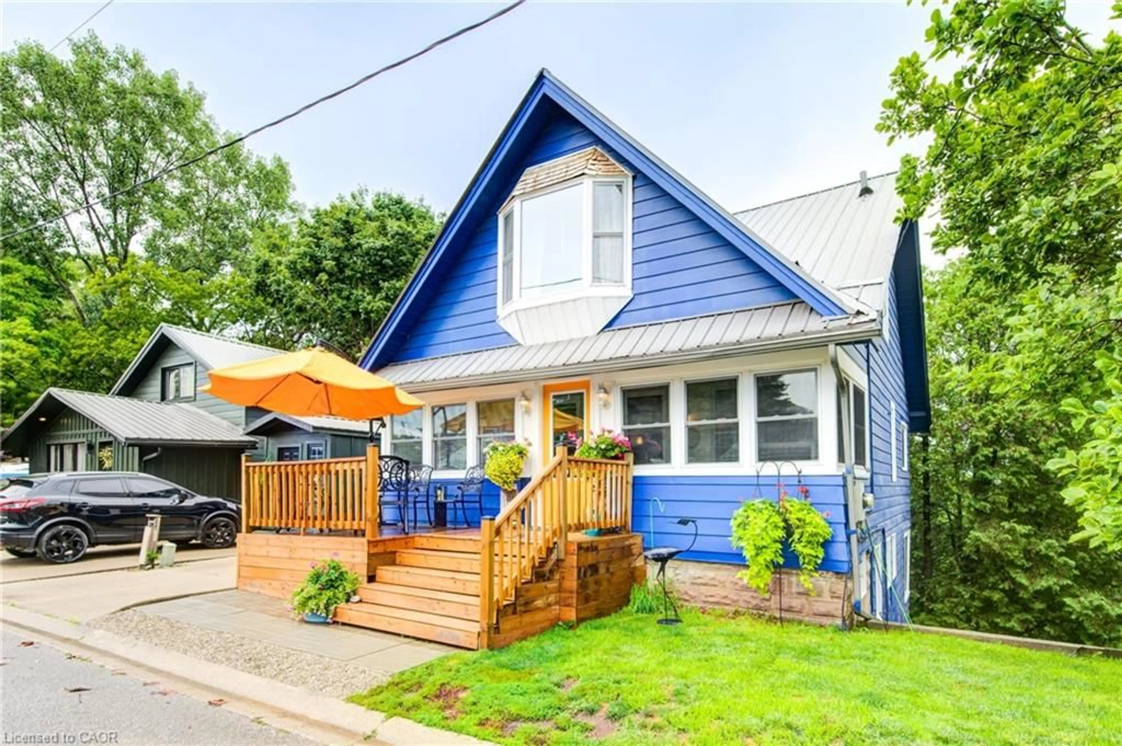 Home with vinyl exterior material, street for 409 Tower Heights Dr, Port Stanley Ontario N5L 1G2