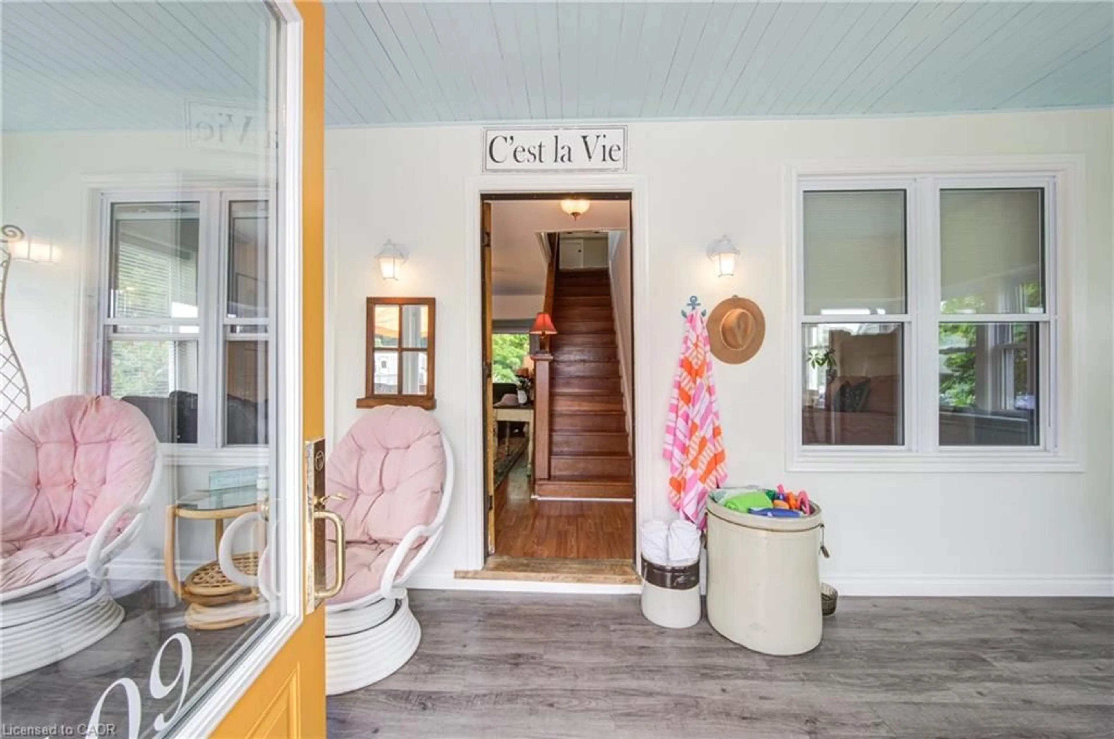 Indoor entryway for 409 Tower Heights Dr, Port Stanley Ontario N5L 1G2