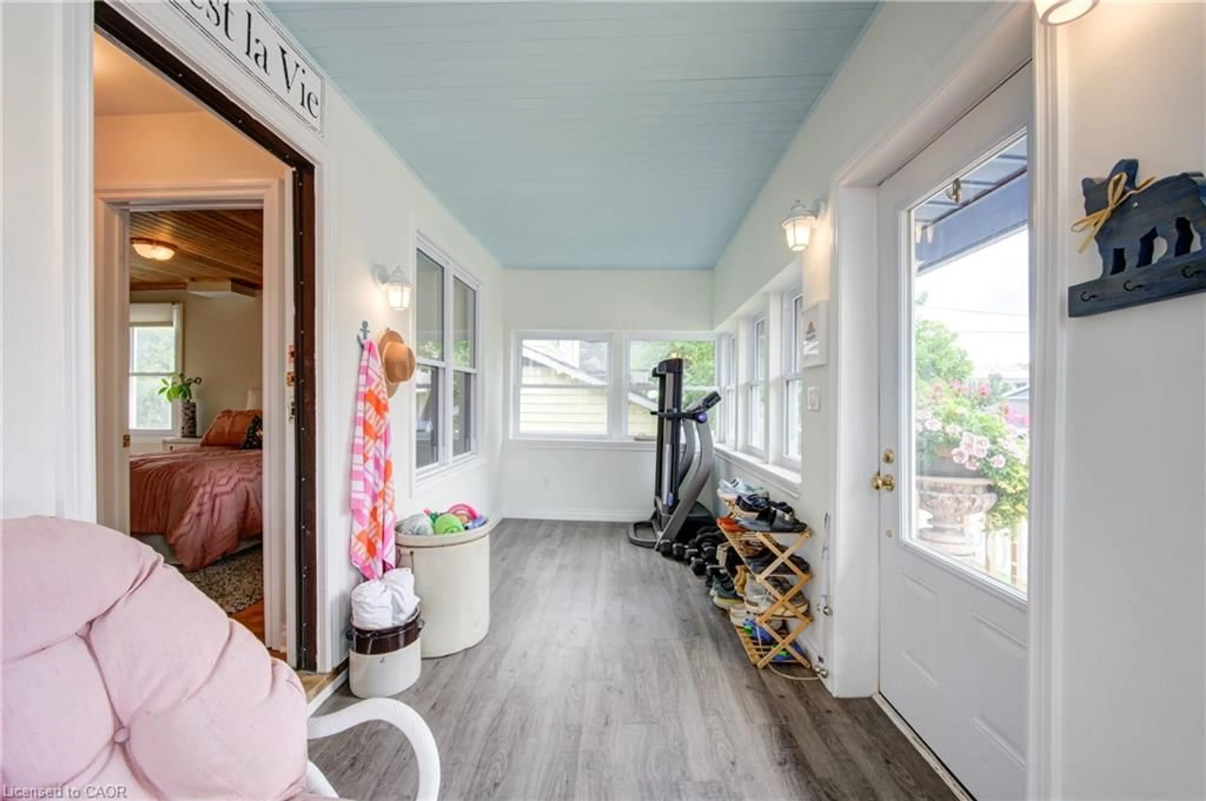 Indoor entryway for 409 Tower Heights Dr, Port Stanley Ontario N5L 1G2