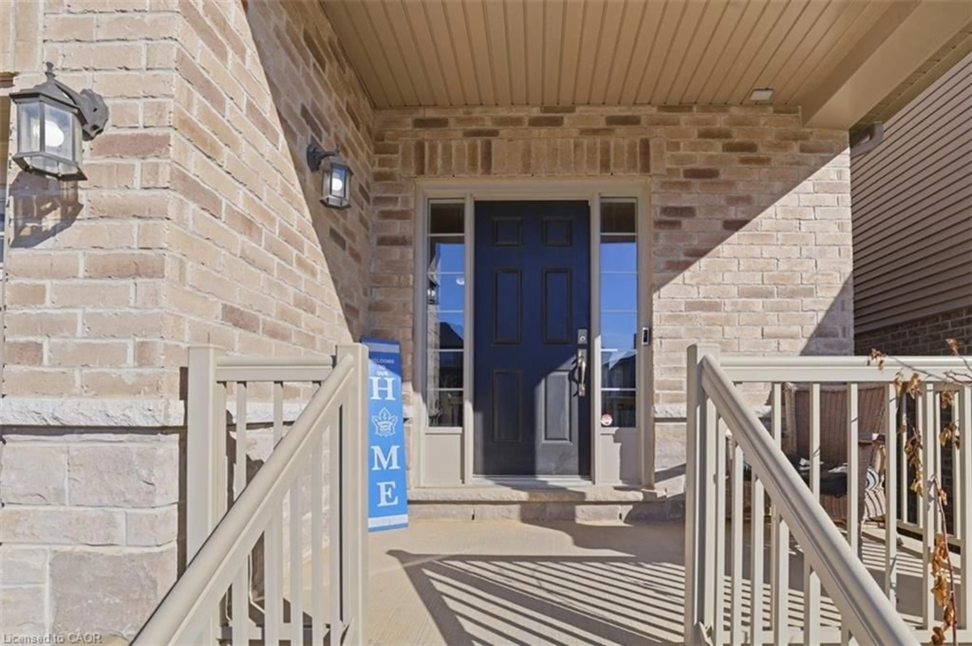 Indoor entryway for 18 Vic Chambers Pl, Paris Ontario N3L 0E6