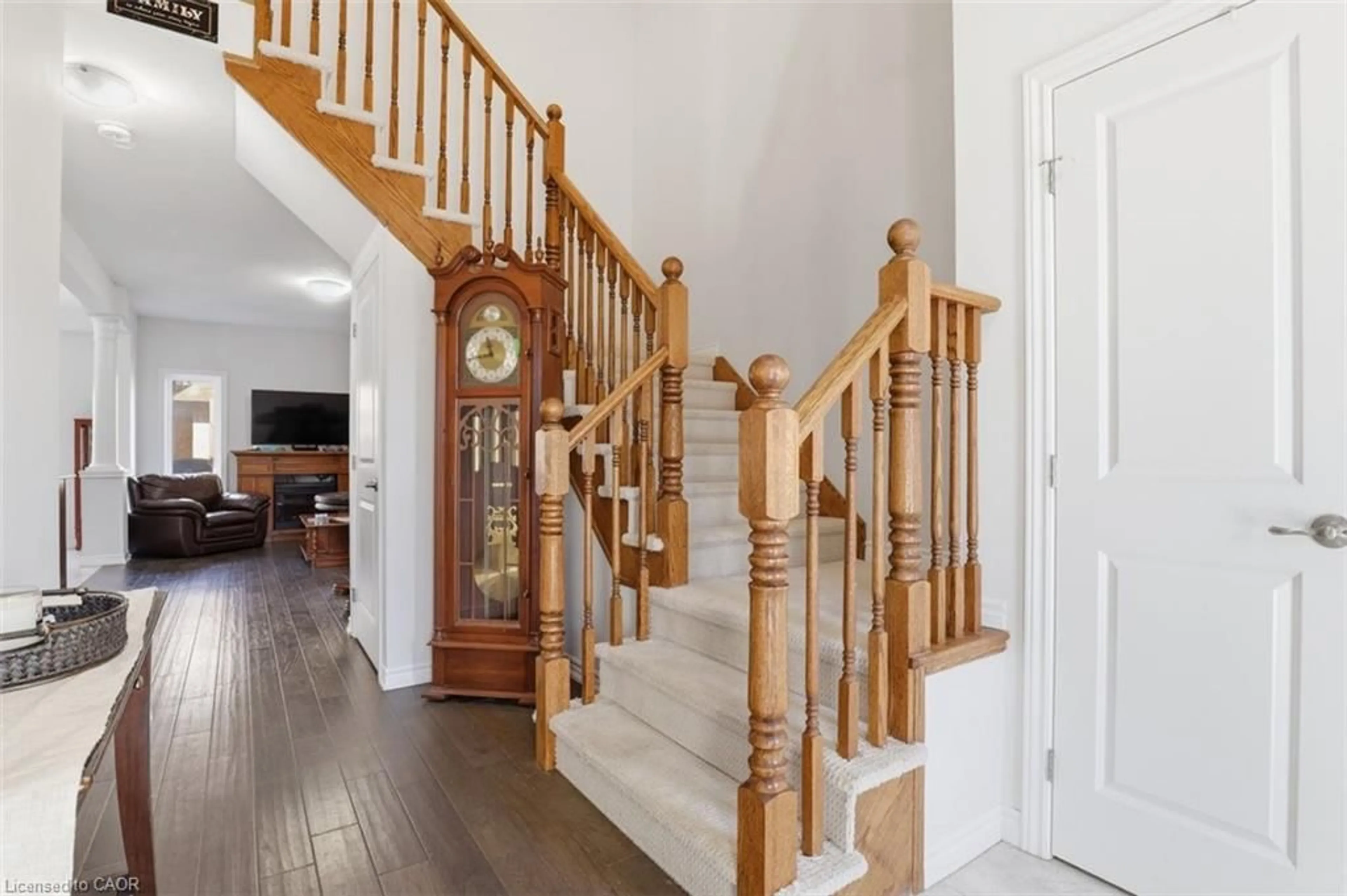 Unknown for 18 Vic Chambers Pl, Paris Ontario N3L 0E6