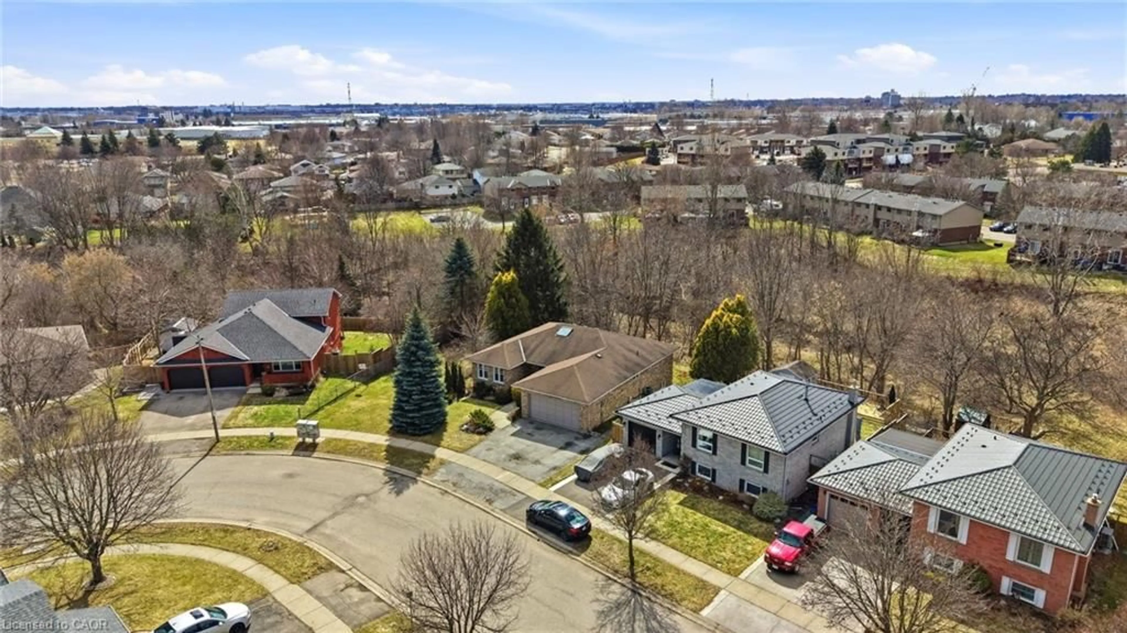 A pic from outside/outdoor area/front of a property/back of a property/a pic from drone, unknown for 117 Gillin Rd, Brantford Ontario N3P 1X4