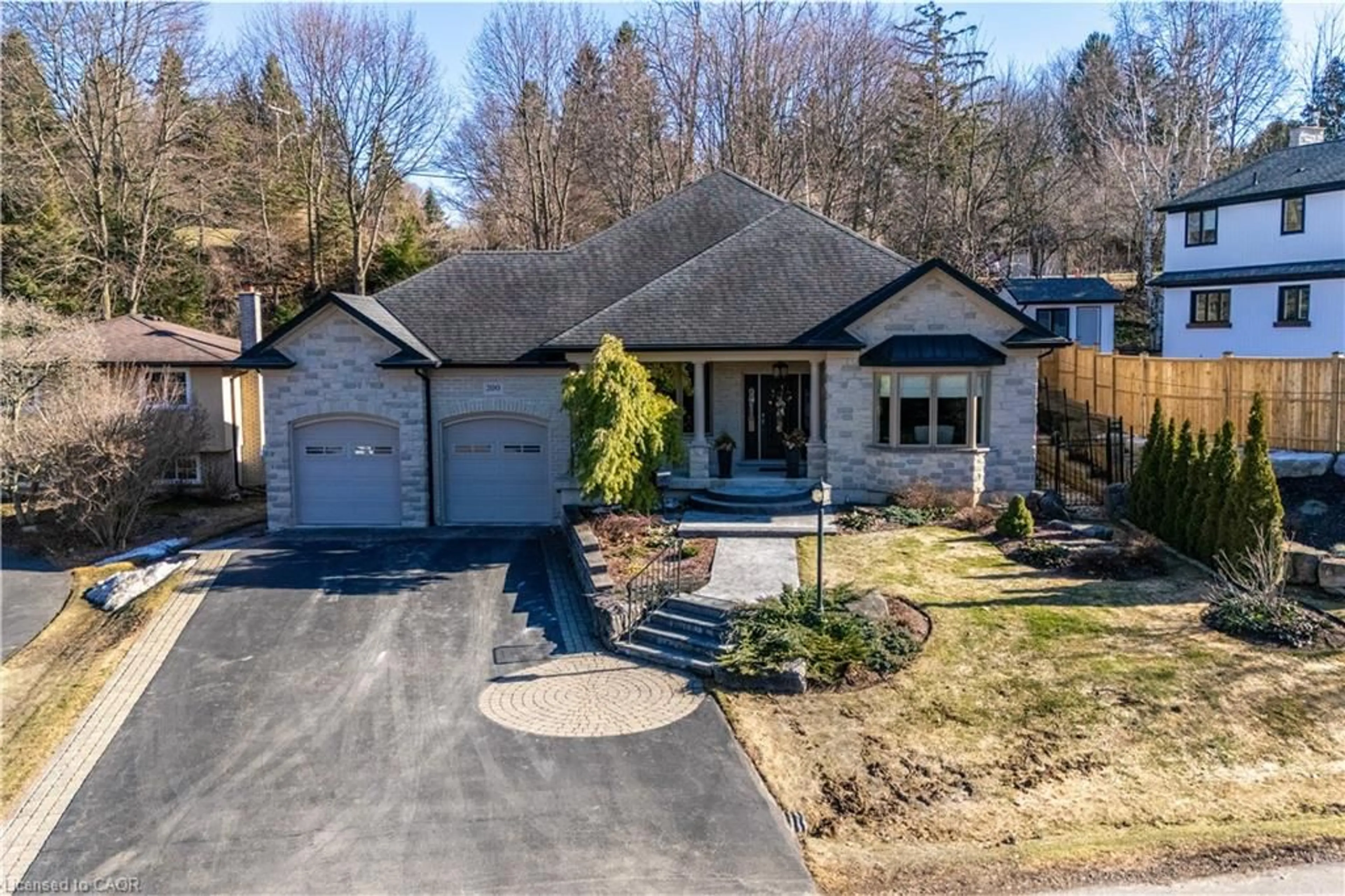 A pic from outside/outdoor area/front of a property/back of a property/a pic from drone, street for 200 Falling Brook Dr, Ancaster Ontario L9G 1E6