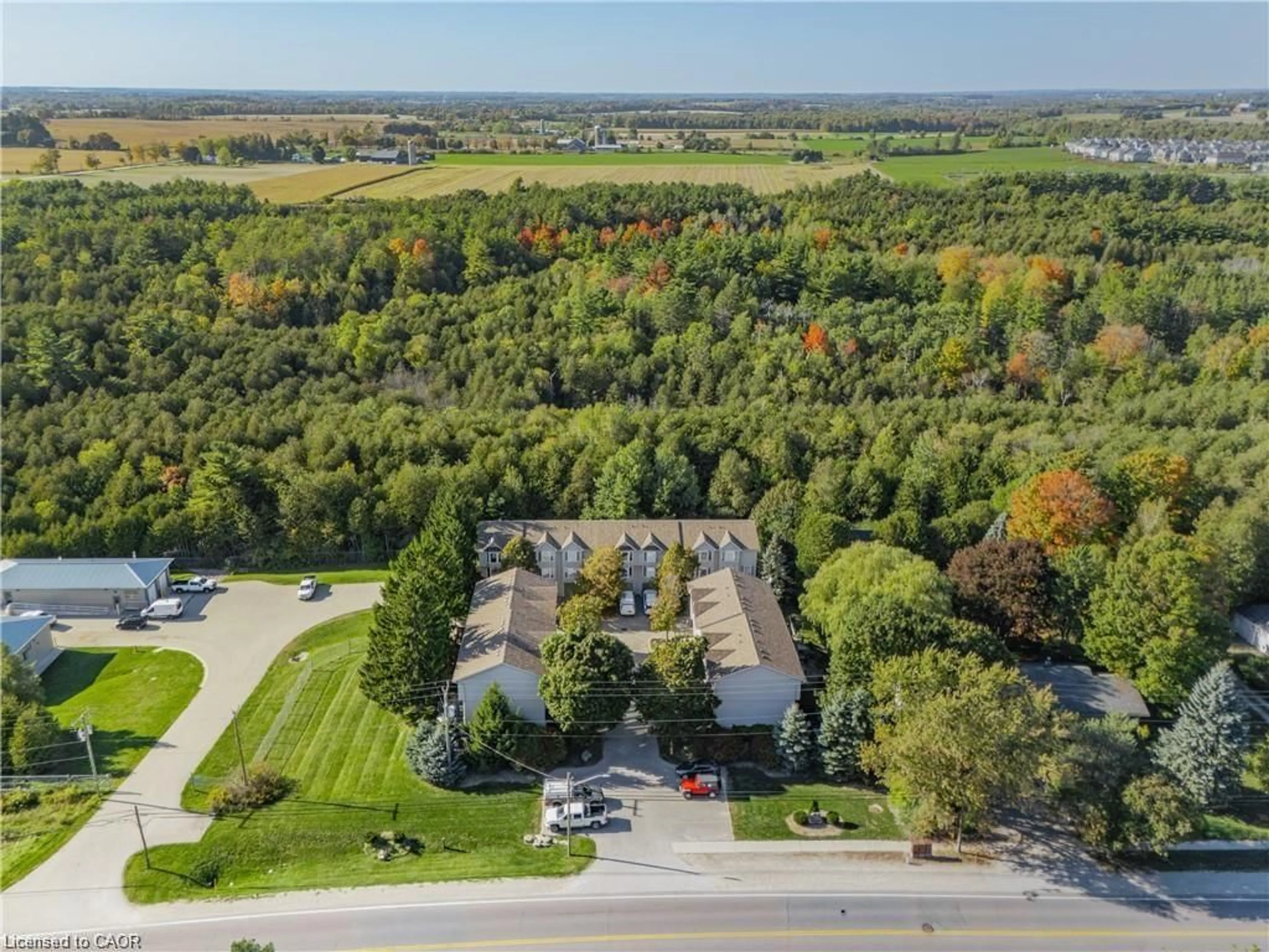 A pic from outside/outdoor area/front of a property/back of a property/a pic from drone, unknown for 320 Alma St #10, Rockwood Ontario N0B 2K0