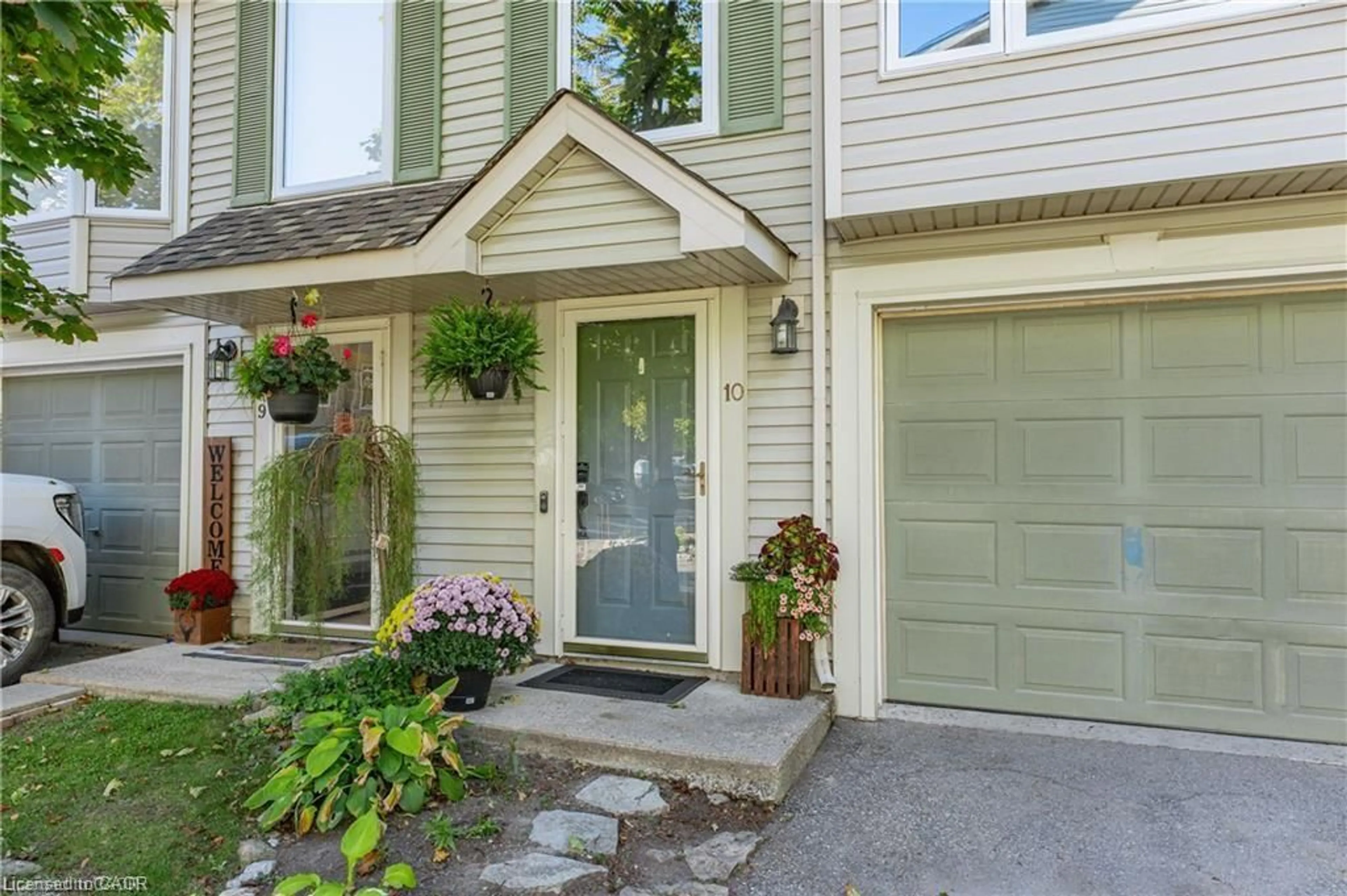 Indoor entryway for 320 Alma St #10, Rockwood Ontario N0B 2K0