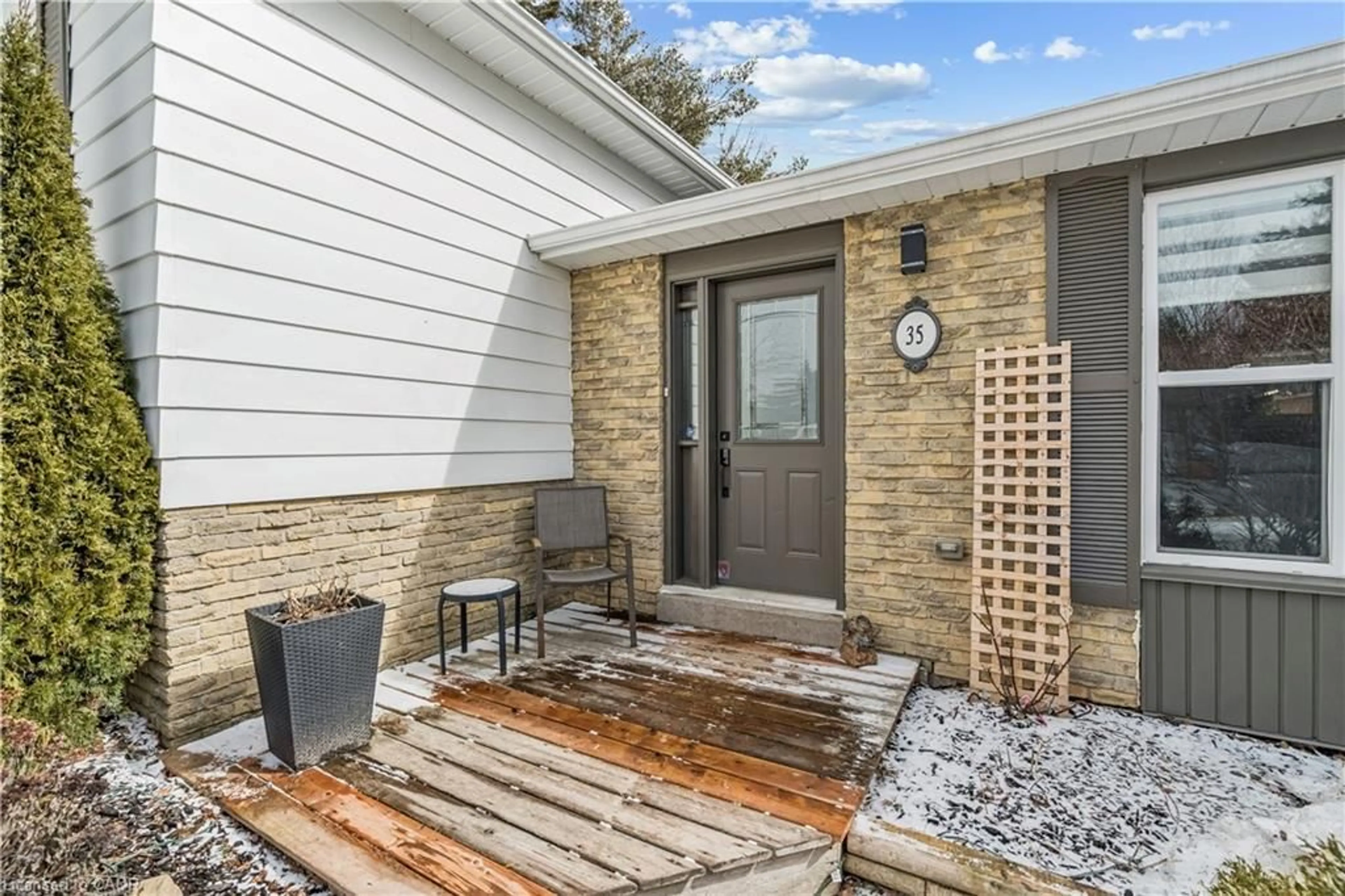 Unknown for 35 Douglas Cres, Hillsburgh Ontario N0B 1Z0