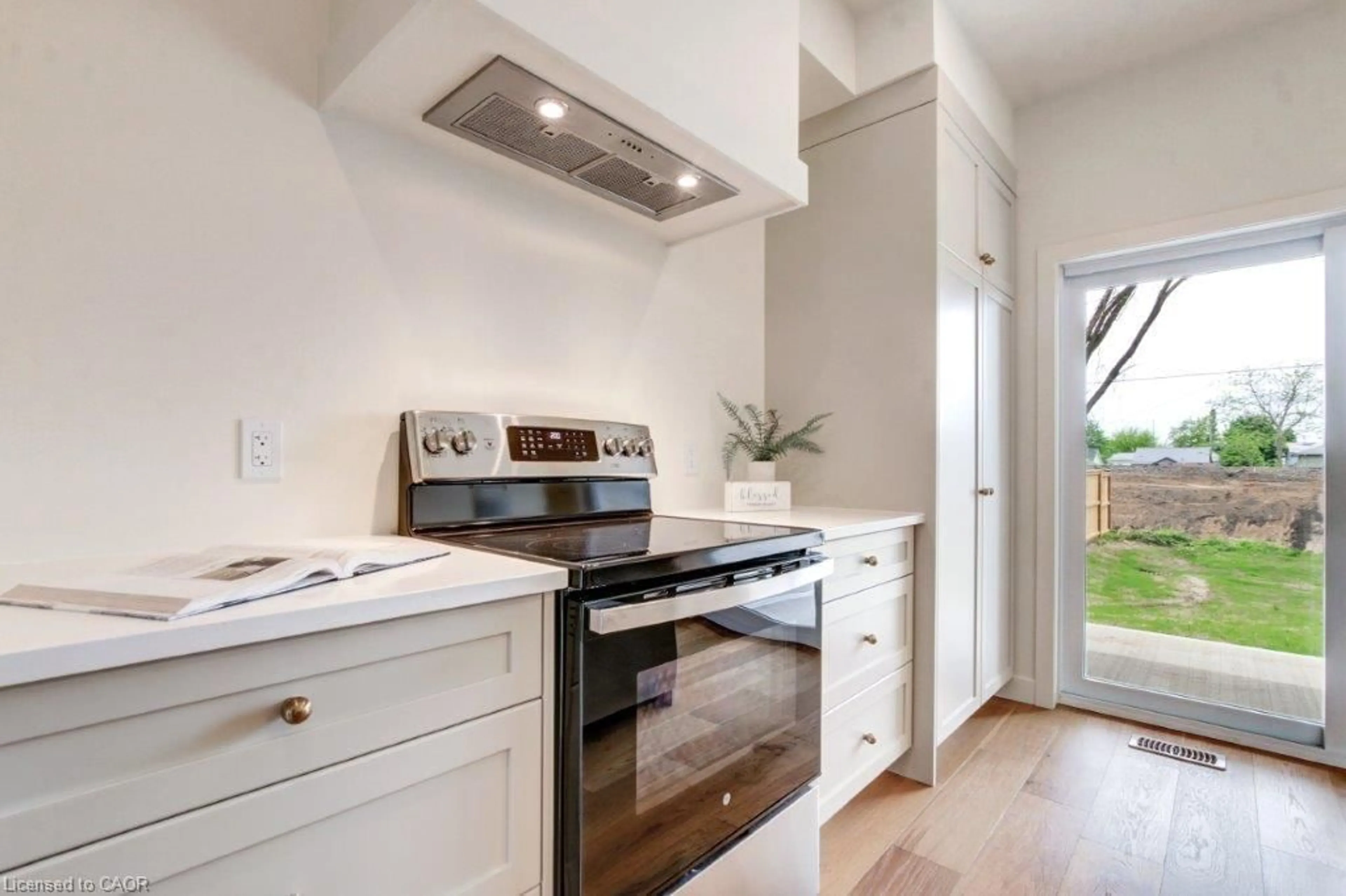 Contemporary kitchen, unknown for 214 William St, Delhi Ontario N4B 2E1