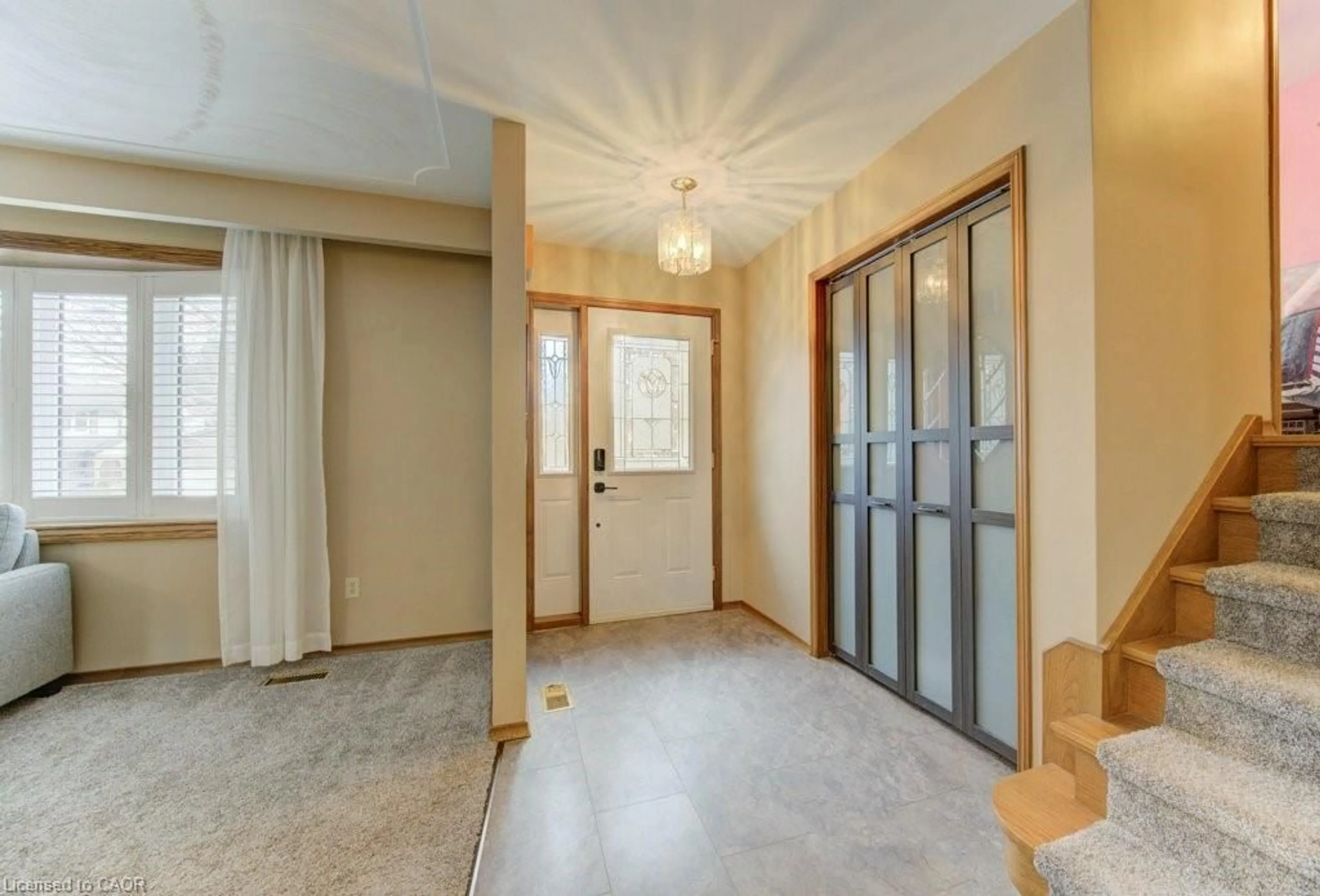 Indoor foyer for 612 Green Meadow Cres, Waterloo Ontario N2V 1E2
