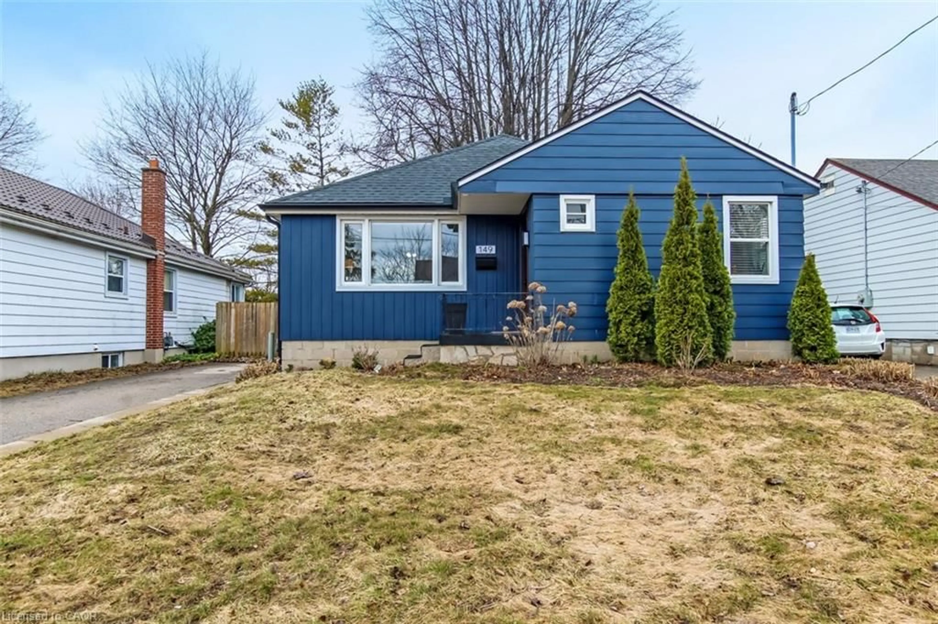 Home with vinyl exterior material, street for 149 Elliott St, London Ontario N5Y 2G1