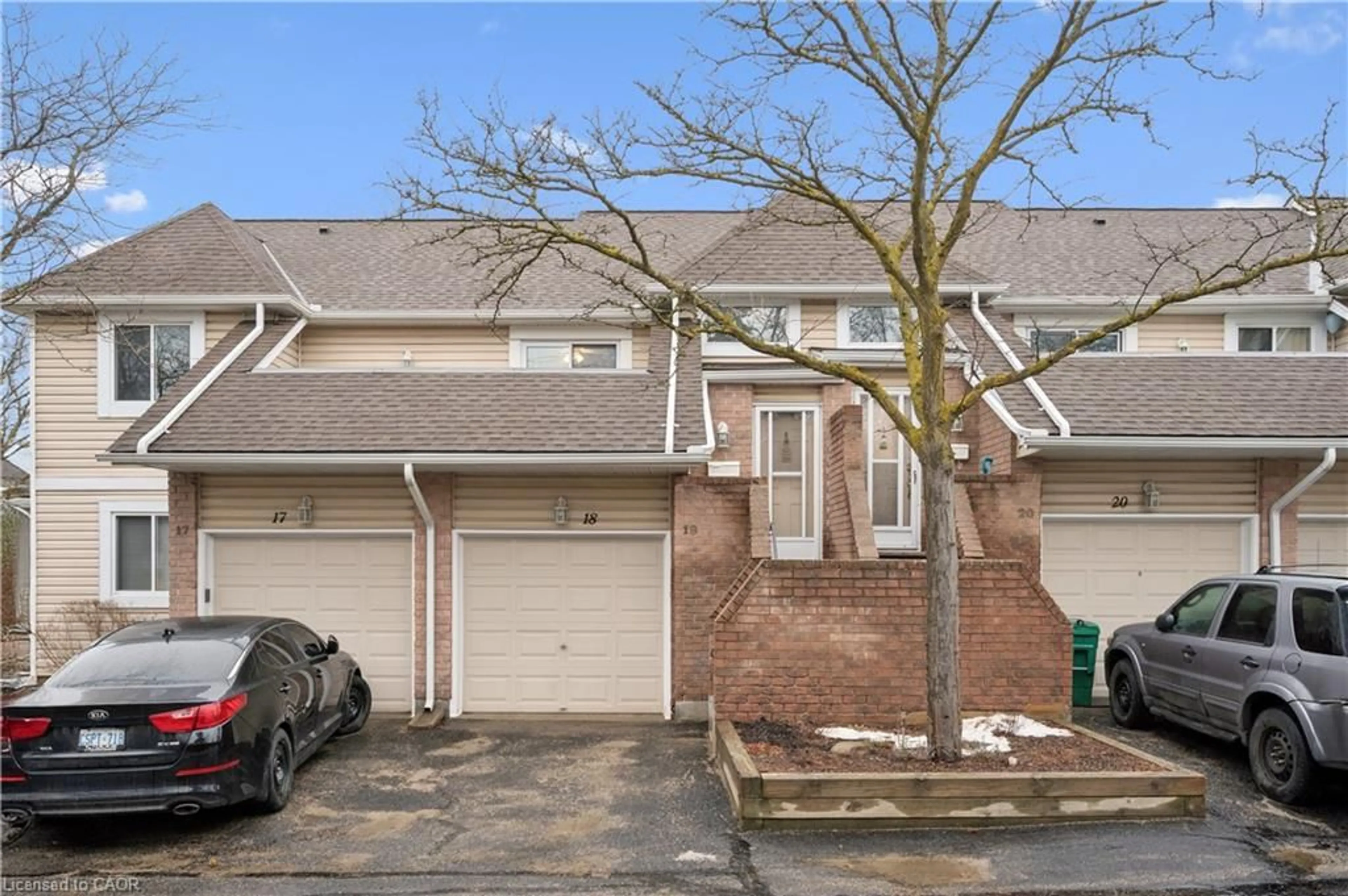 A pic from outside/outdoor area/front of a property/back of a property/a pic from drone, street for 205 Highland Cres #18, Kitchener Ontario N2M 5L6