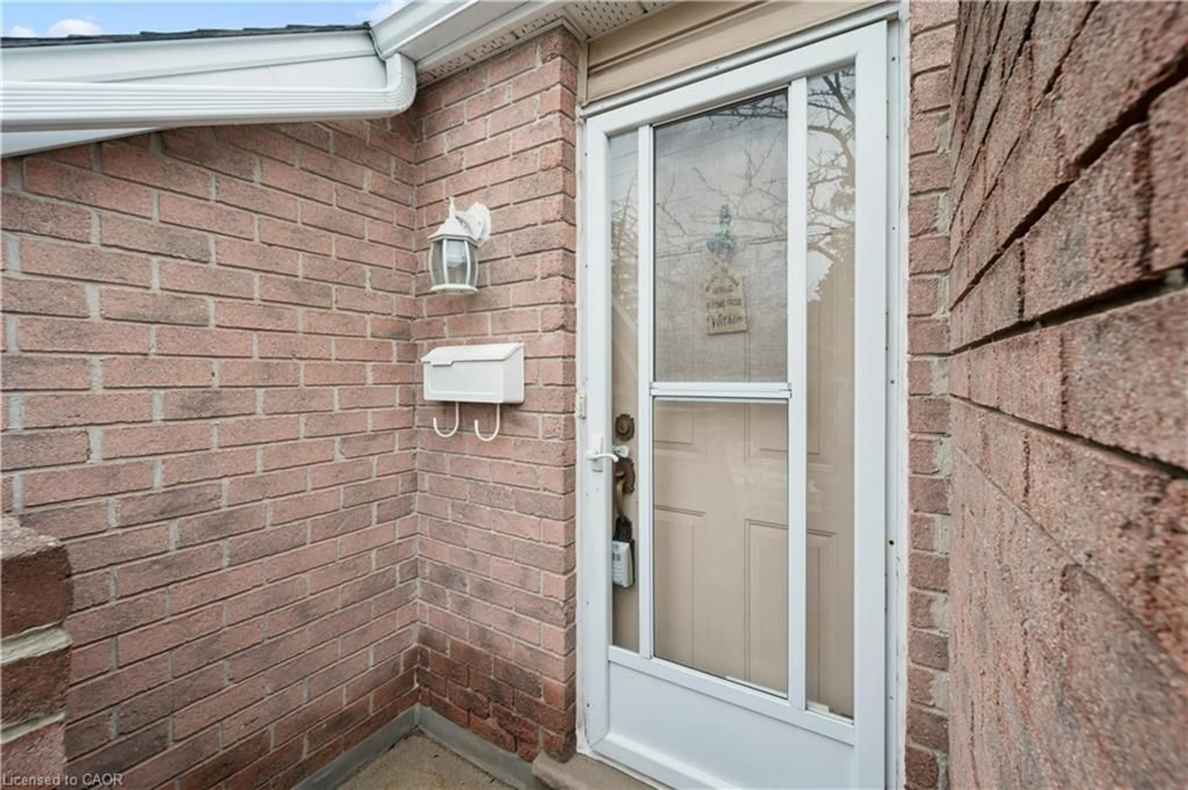 Indoor entryway for 205 Highland Cres #18, Kitchener Ontario N2M 5L6