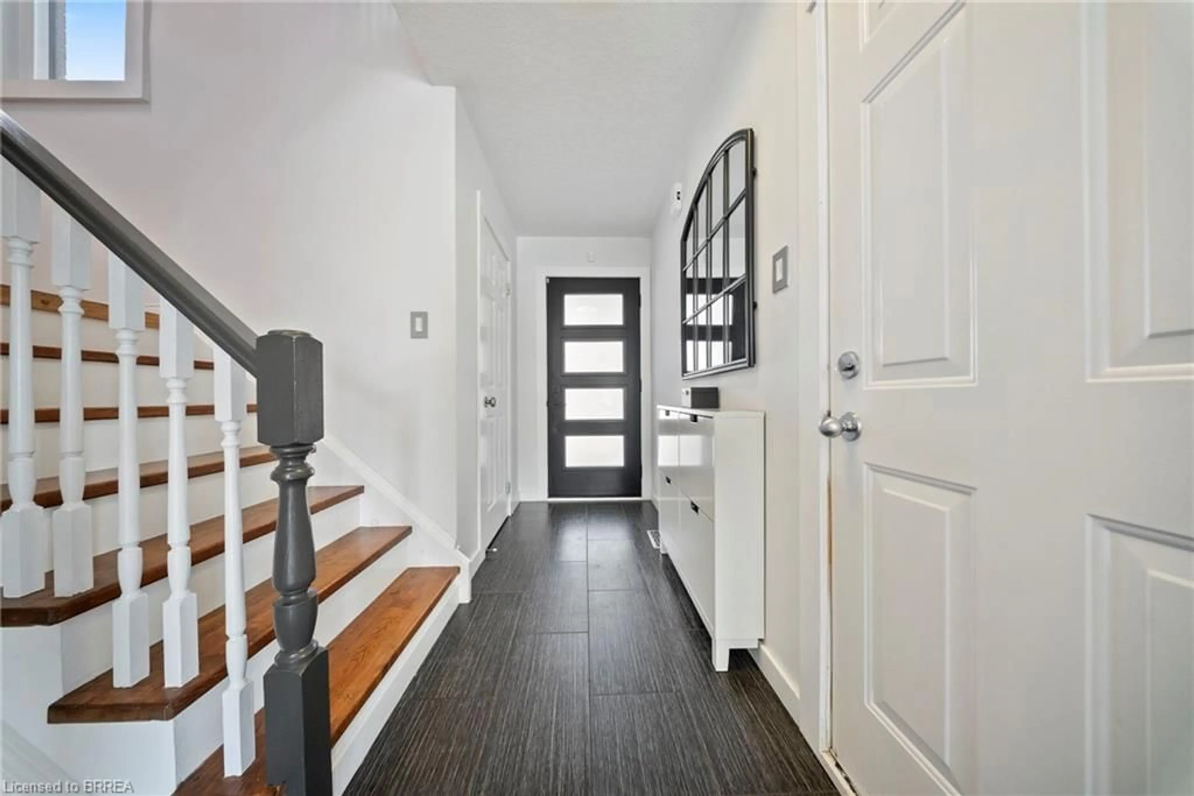 Indoor entryway for 67 Wadsworth Cres, Cambridge Ontario N1S 5A3