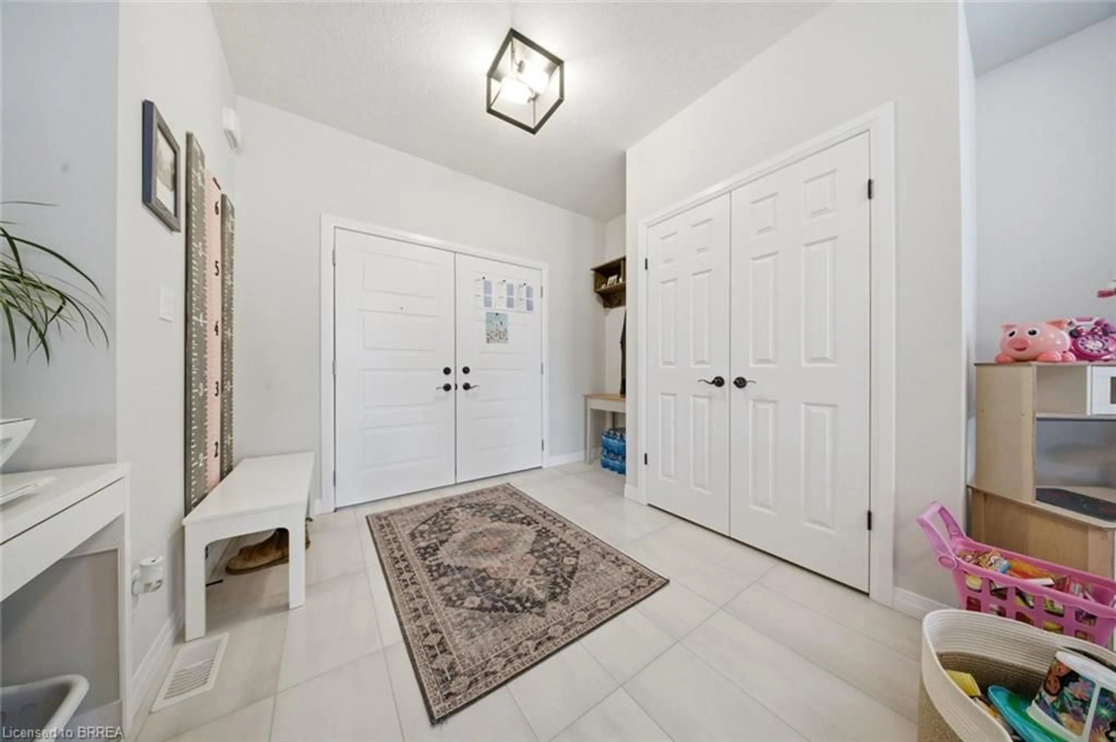 Indoor entryway for 97 Sass Cres, Paris Ontario N3L 0J3