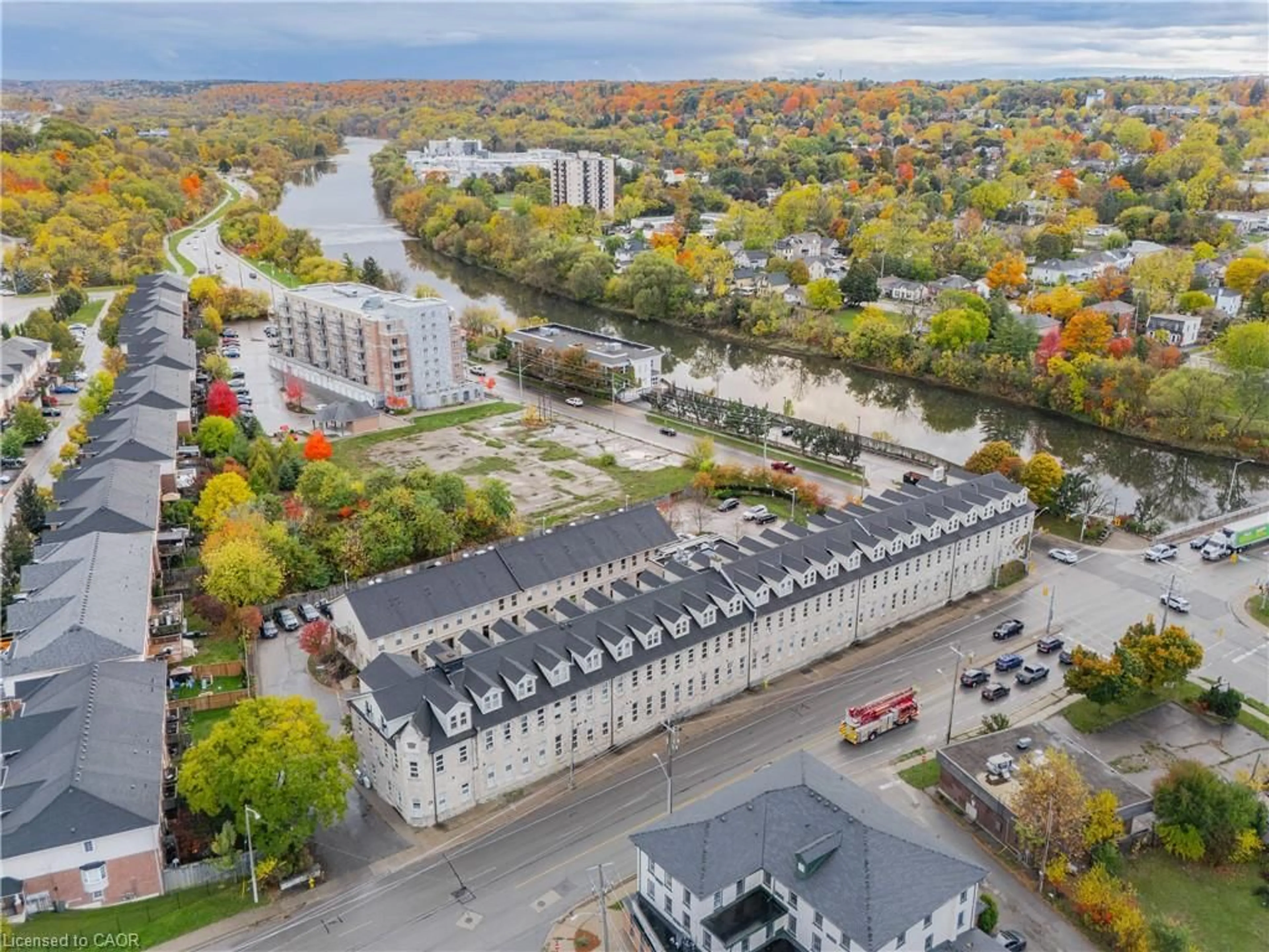 A pic from outside/outdoor area/front of a property/back of a property/a pic from drone, street for 25 Concession St #201, Cambridge Ontario N1R 2G6