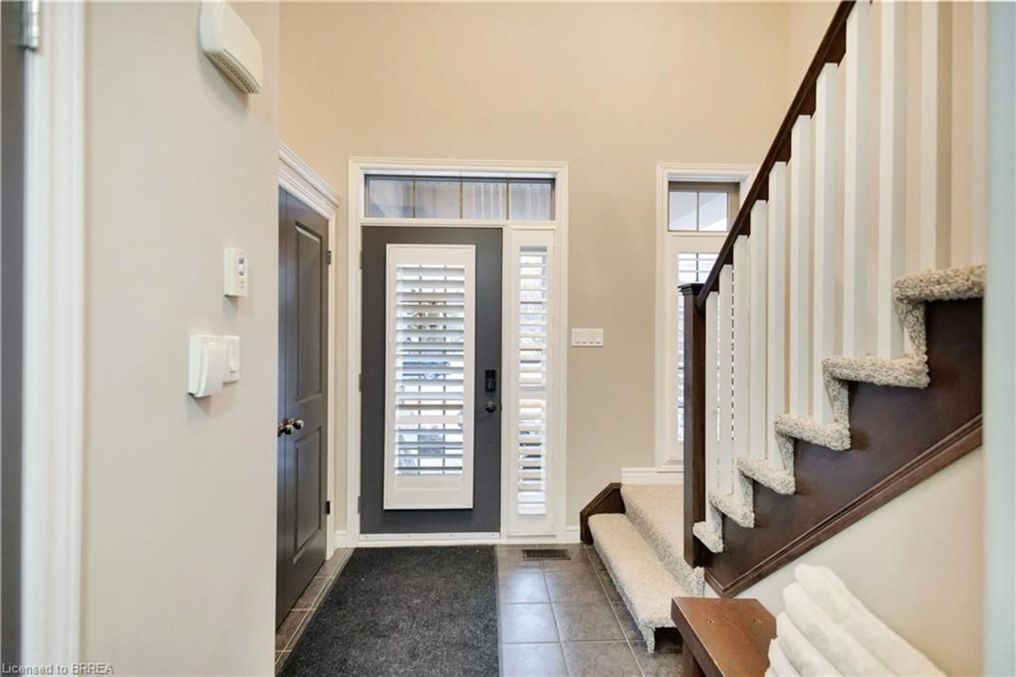 Indoor entryway for 55 Fisher St, Brantford Ontario N3T 0G4