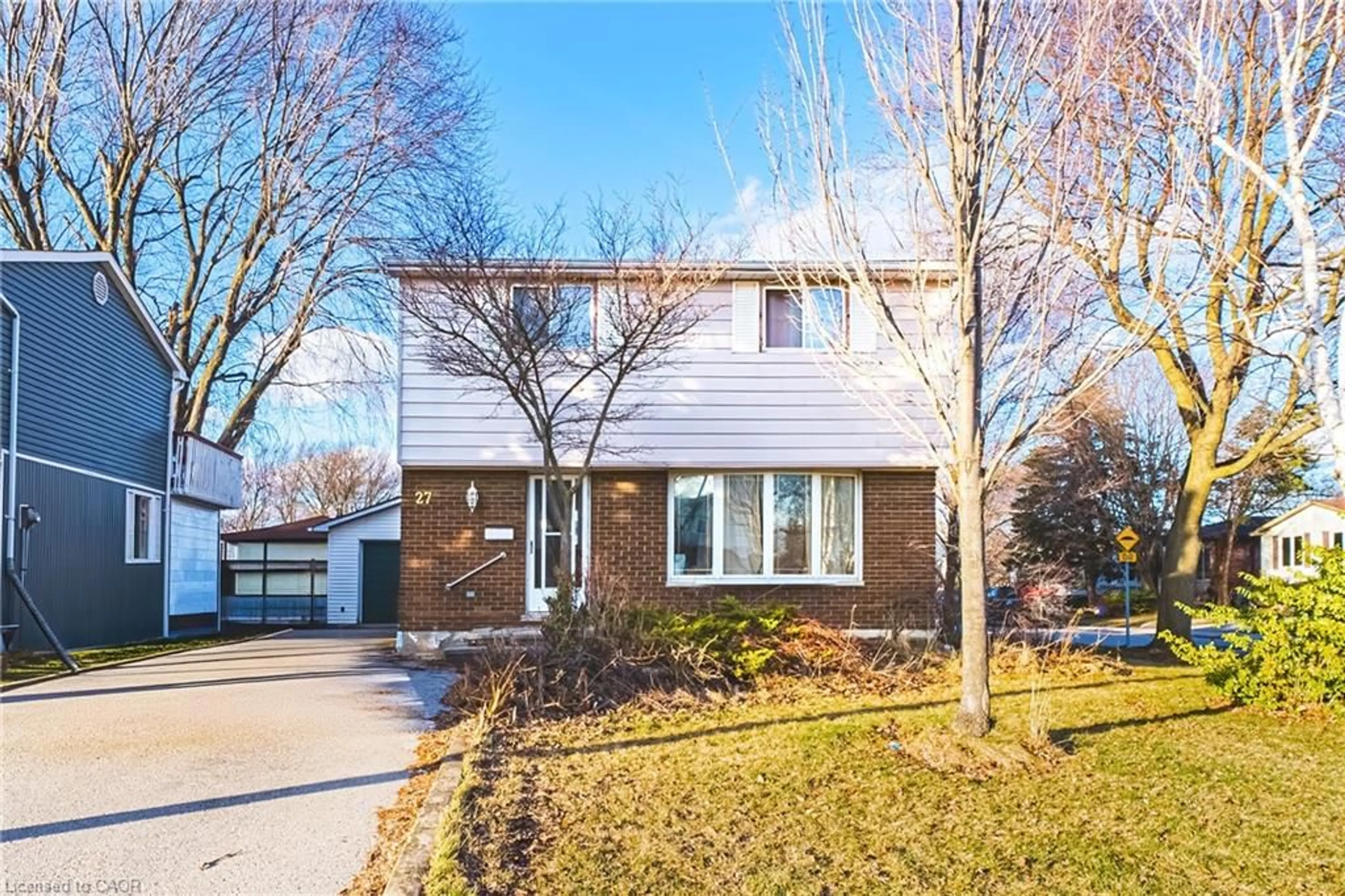 Home with brick exterior material, street for 27 Glenview Crt, Hamilton Ontario L9C 6H7