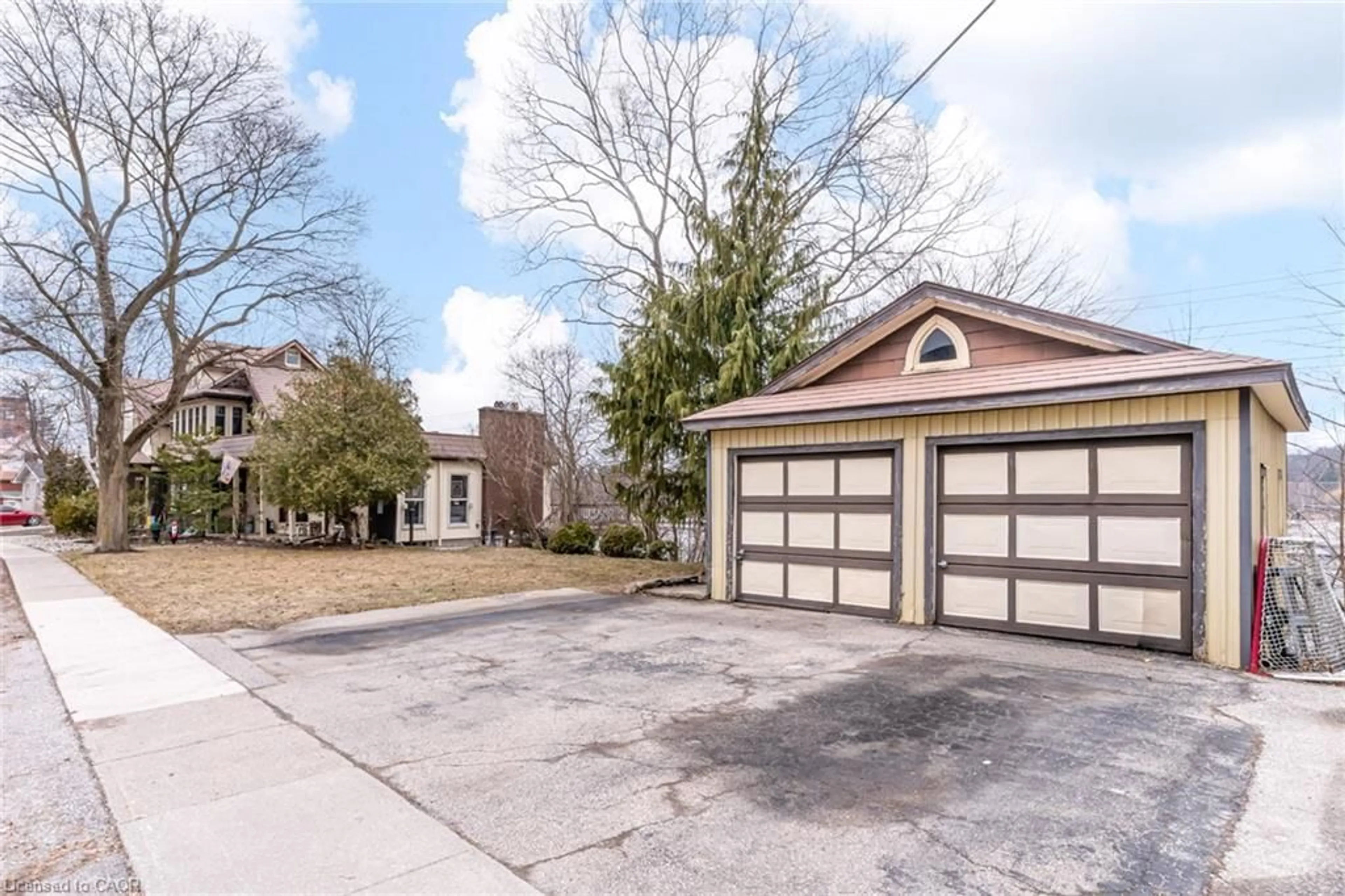 Unknown for 334 Agnes St, Cambridge Ontario N3H 1K3