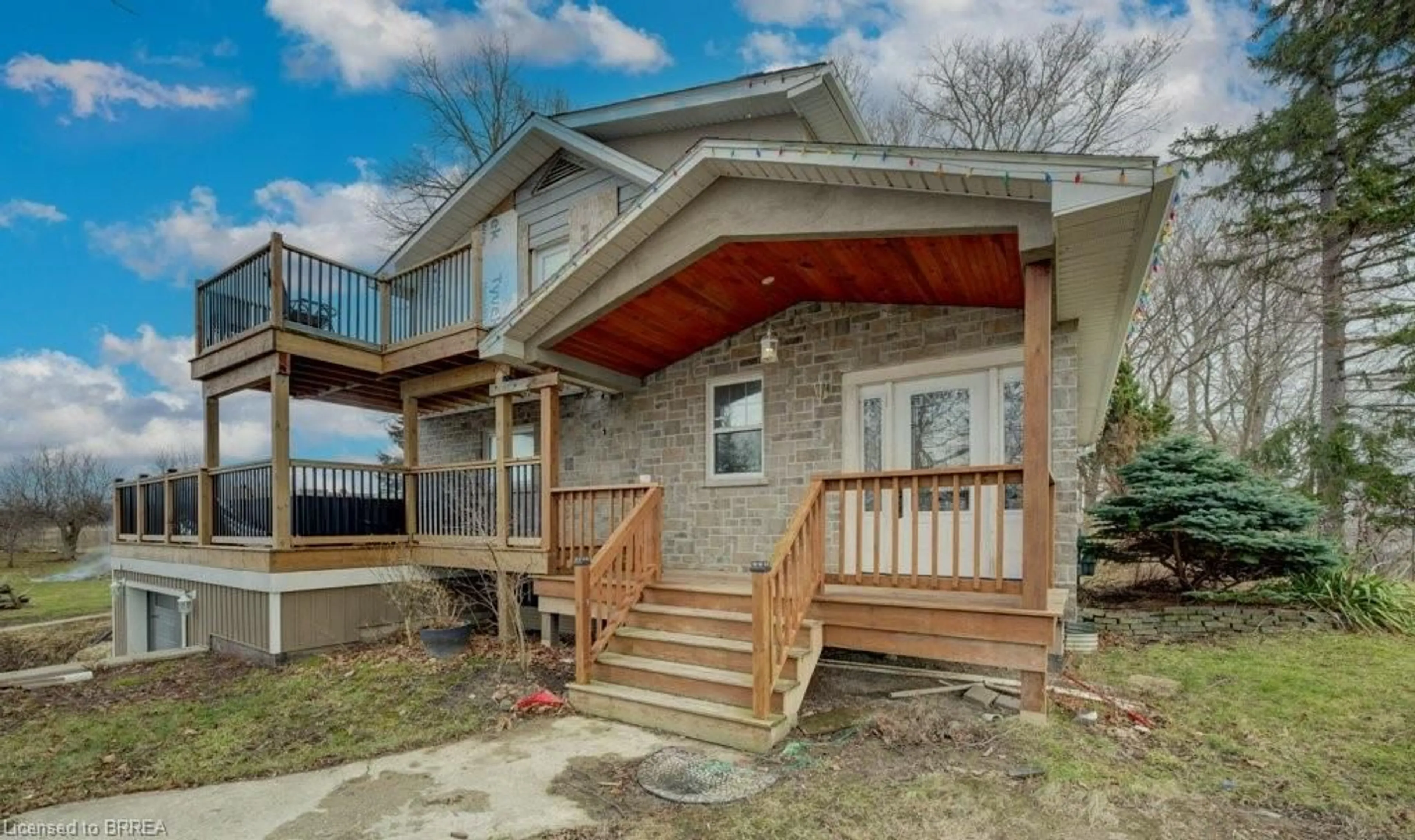 Patio, building for 6757 Regional 20 Rd, West Lincoln Ontario L0R 2A0