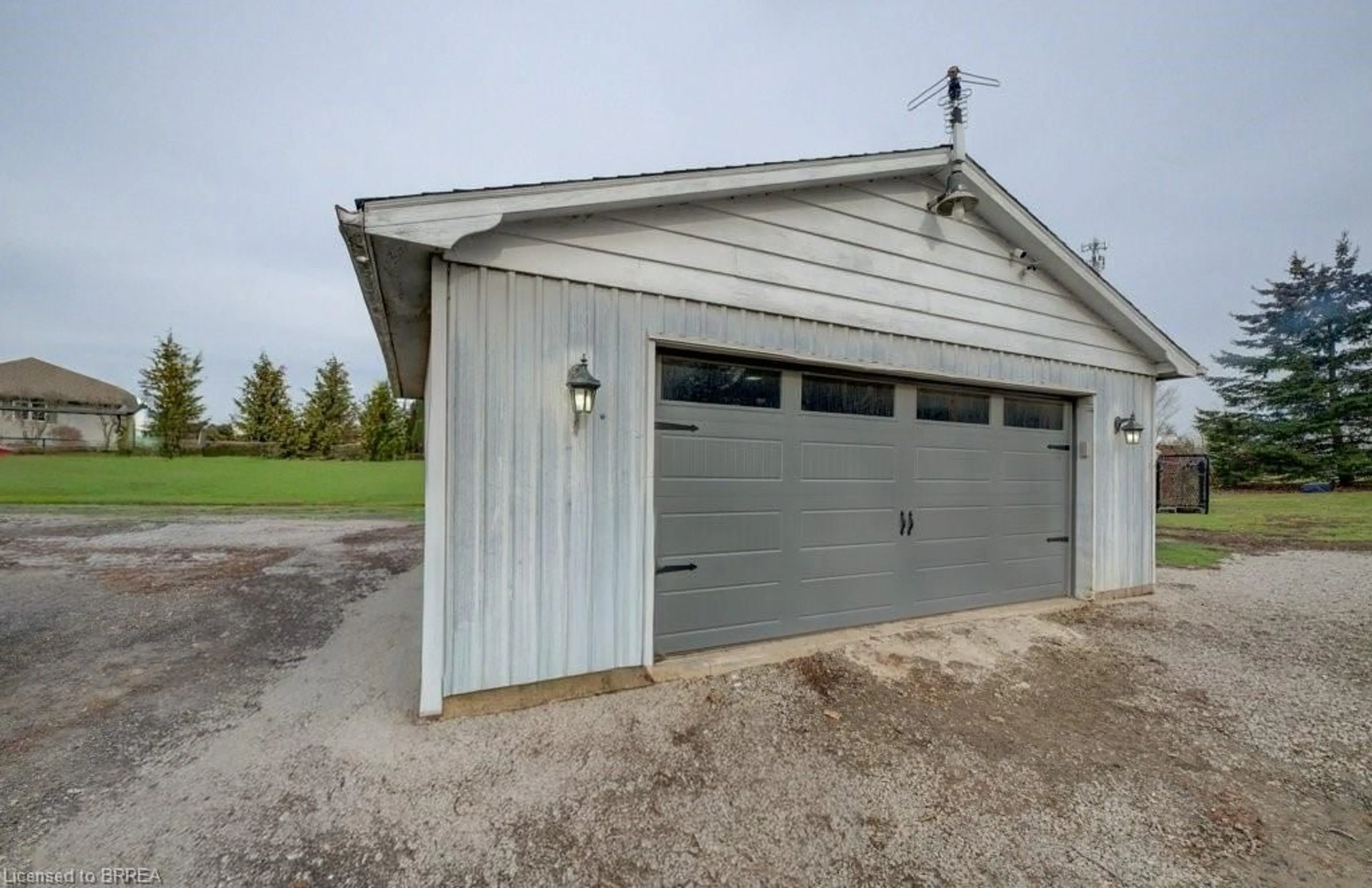 Indoor garage for 6757 Regional 20 Rd, West Lincoln Ontario L0R 2A0