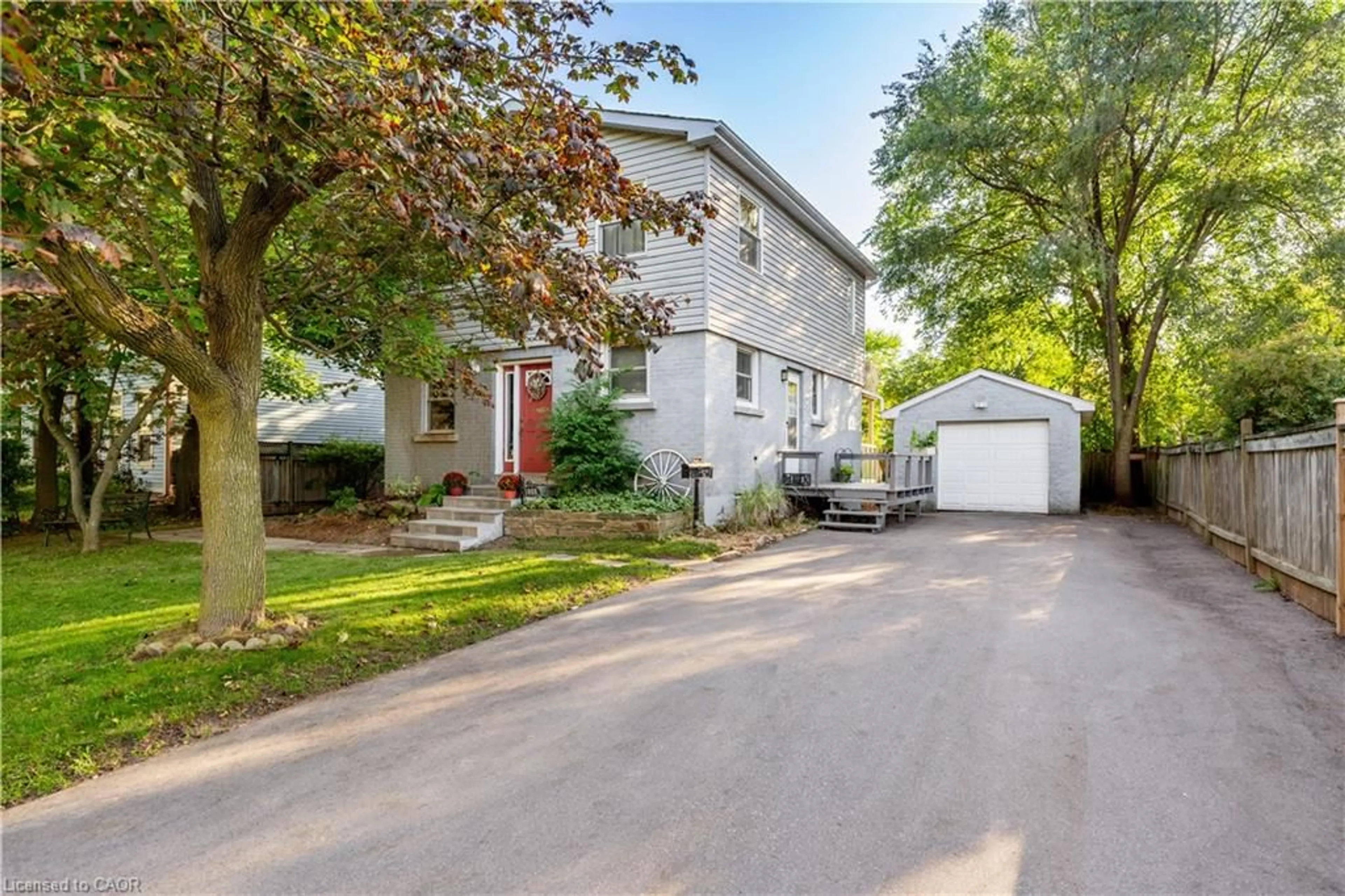 A pic from outside/outdoor area/front of a property/back of a property/a pic from drone, street for 1088 Truman Ave, Oakville Ontario L6H 1Y6