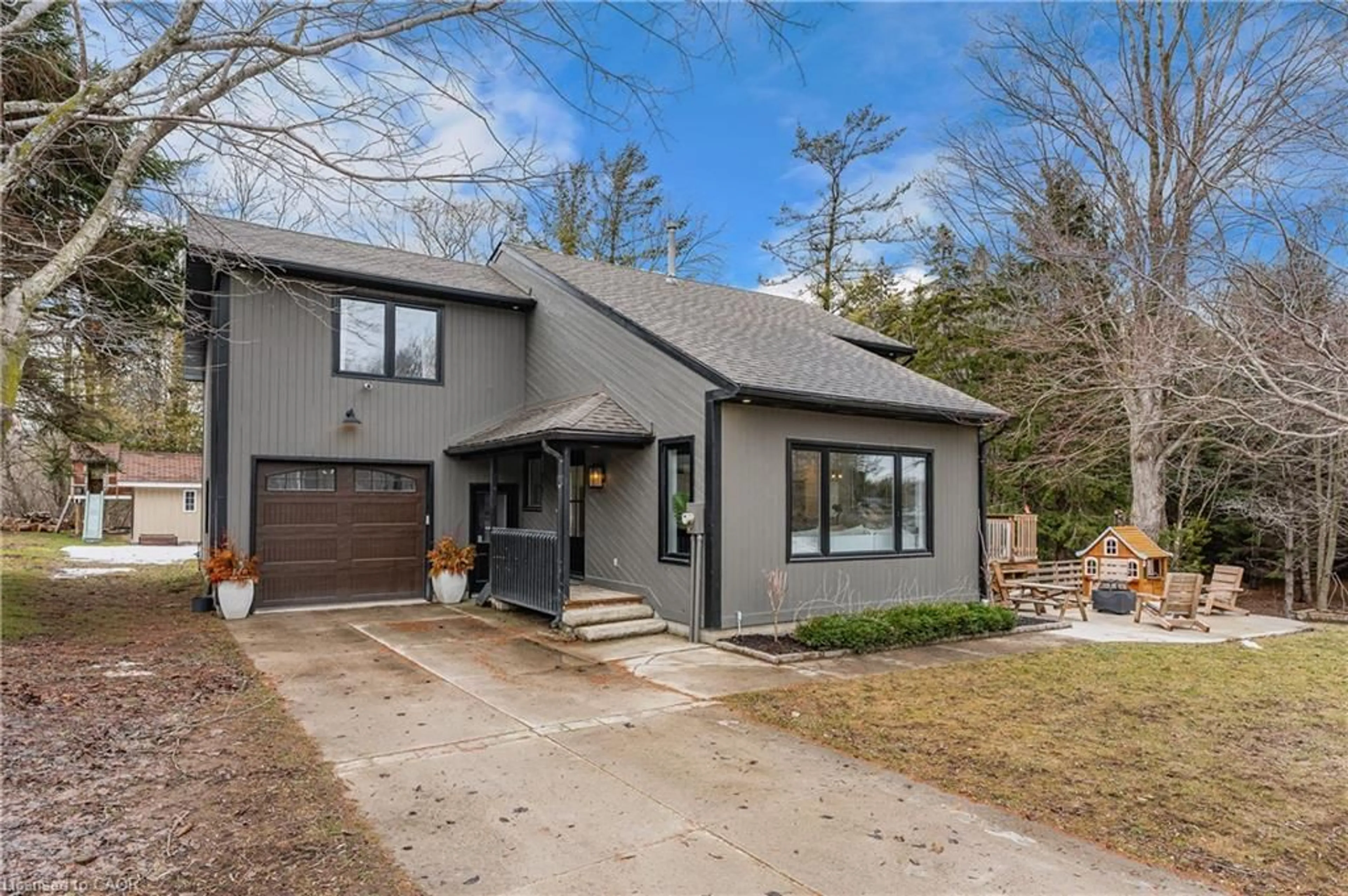 Home with brick exterior material, street for 1920 37 Line, New Hamburg Ontario N3A 4B9