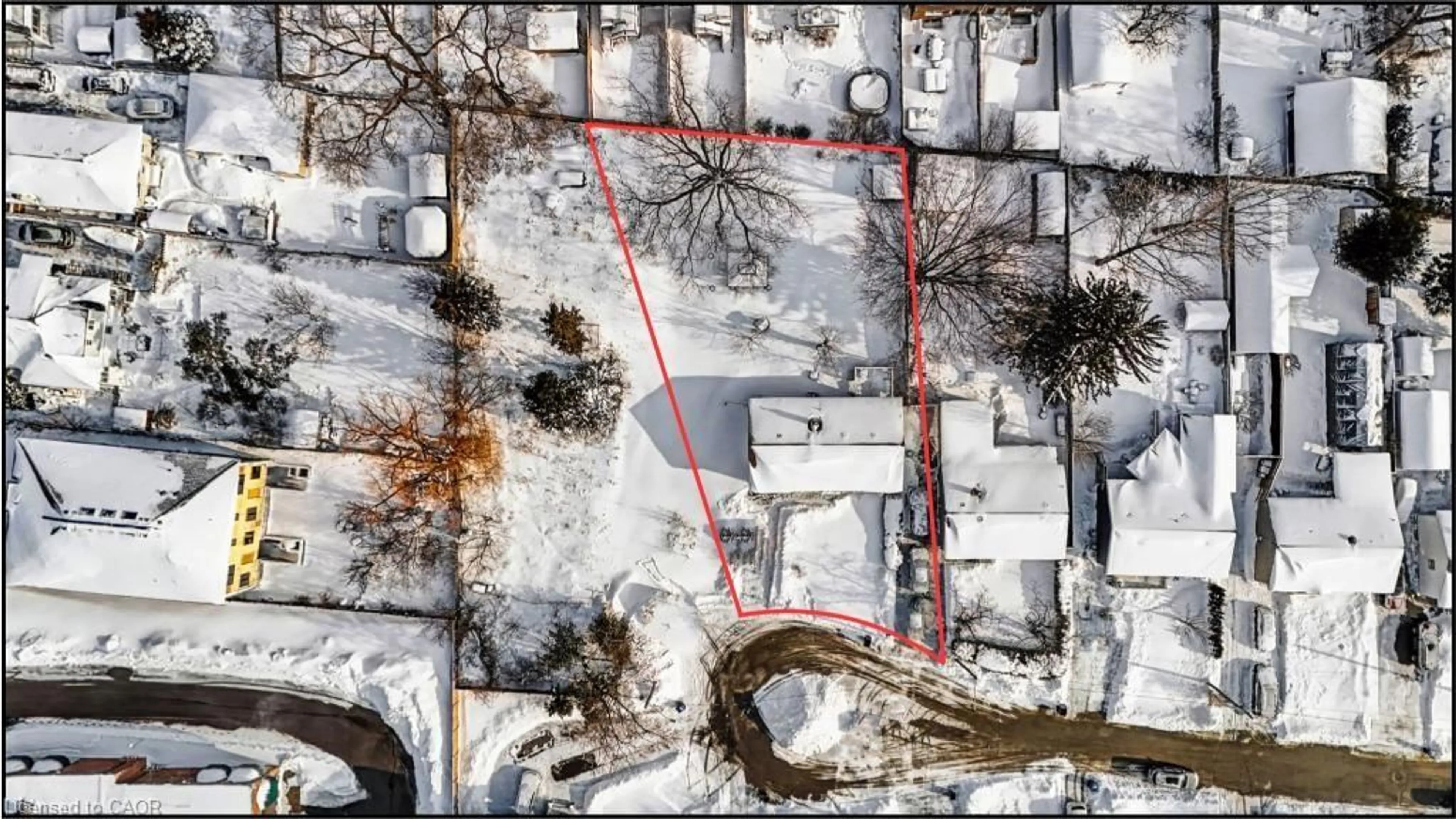 A pic from outside/outdoor area/front of a property/back of a property/a pic from drone, building for 1069 Roosevelt Rd, Mississauga Ontario L5G 3Y6