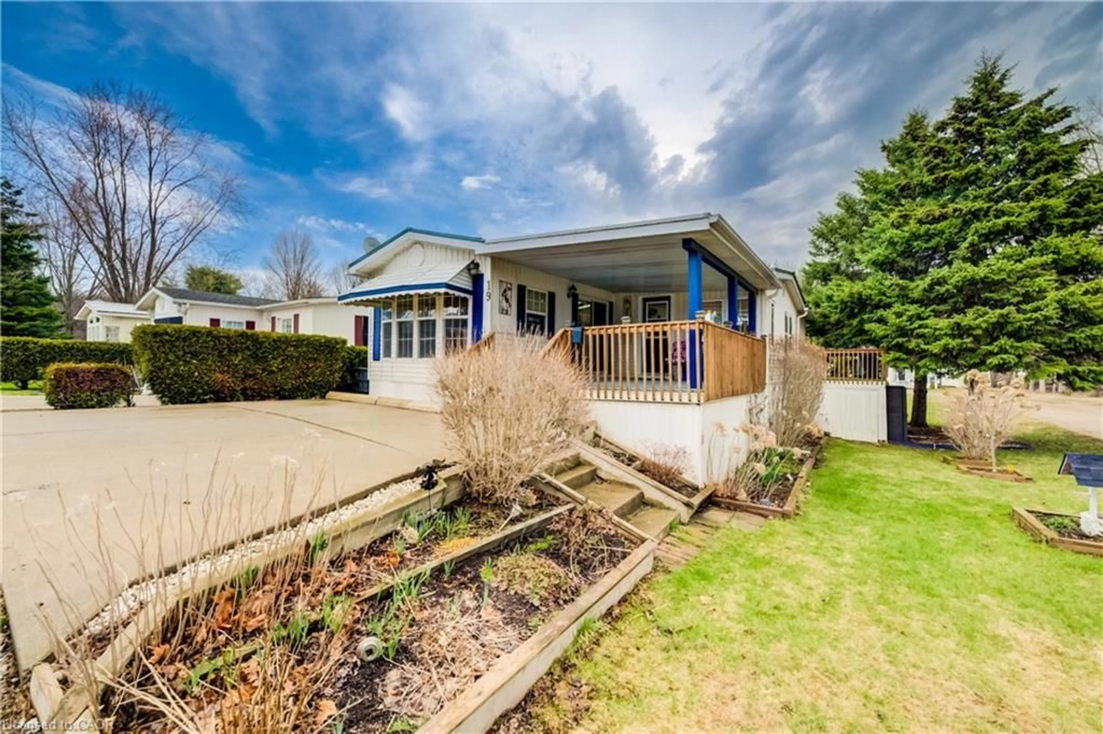 A pic from outside/outdoor area/front of a property/back of a property/a pic from drone, street for 592968 Oxford Rd 13 #19, Norwich Ontario N0J 1P0