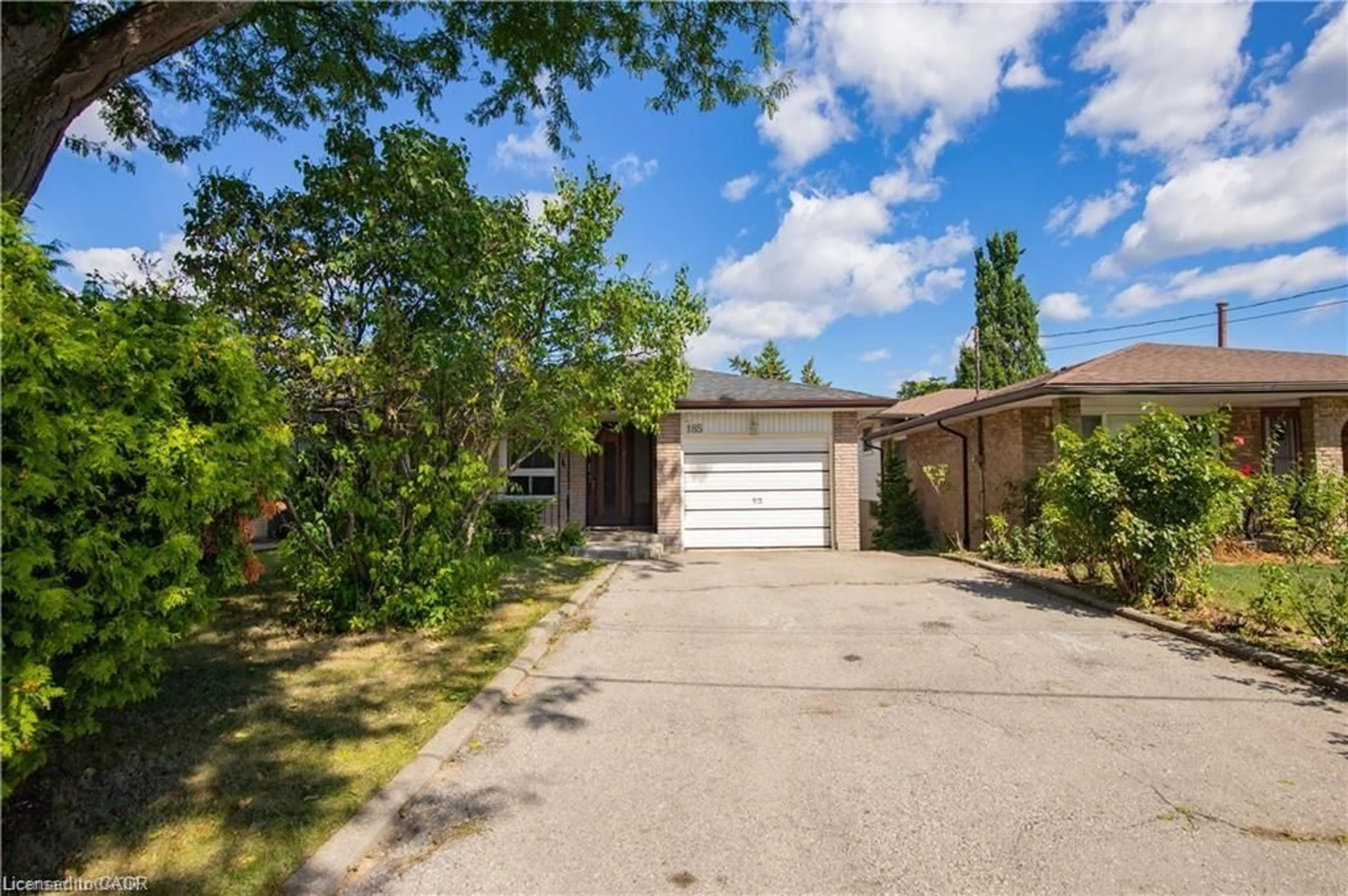 A pic from outside/outdoor area/front of a property/back of a property/a pic from drone, street for 185 Lavina Cres, Hamilton Ontario L9C 5S8