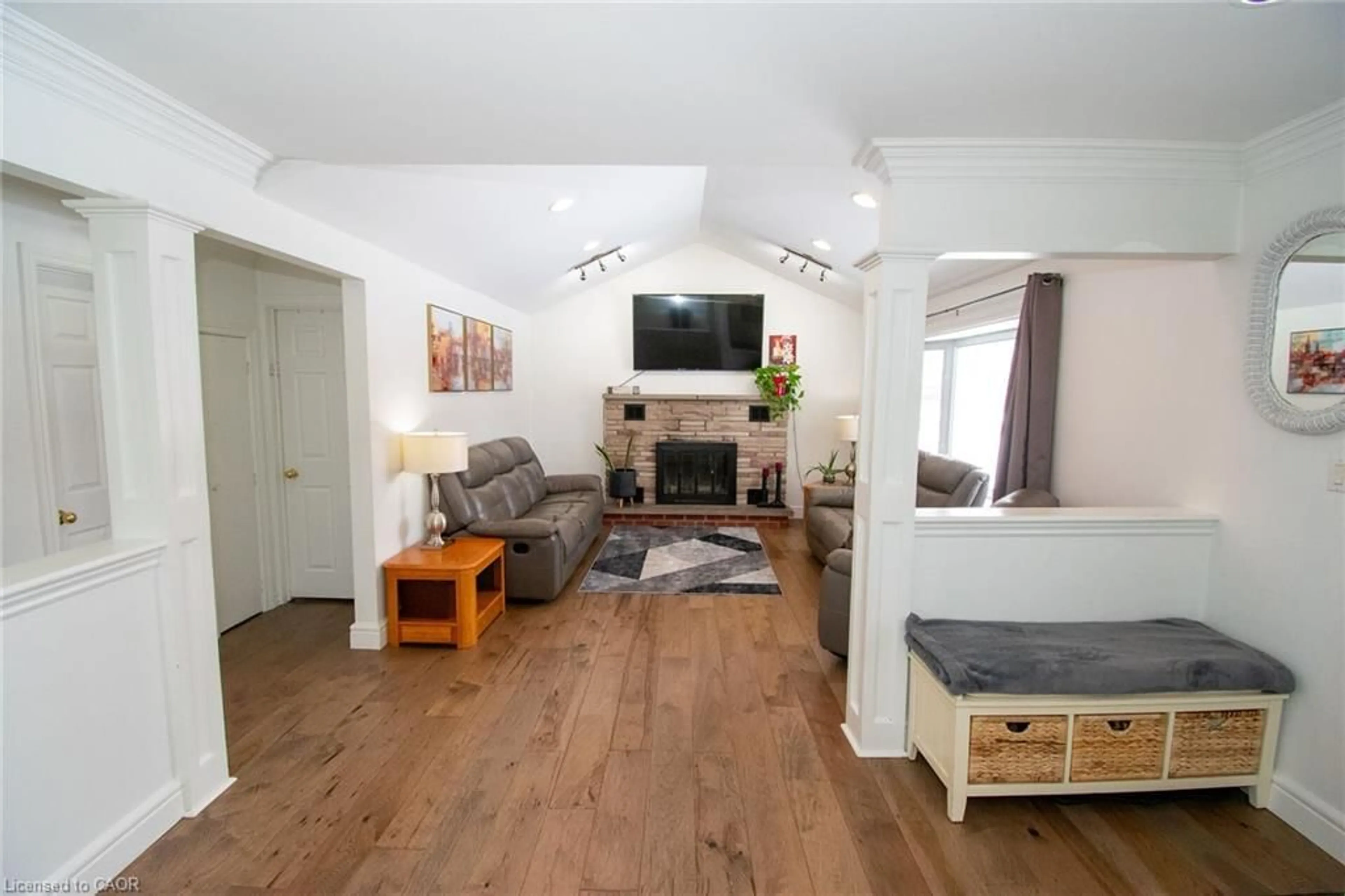 Living room with furniture, wood/laminate floor for 168 Fairview Ave, Dunnville Ontario N1A 1B1