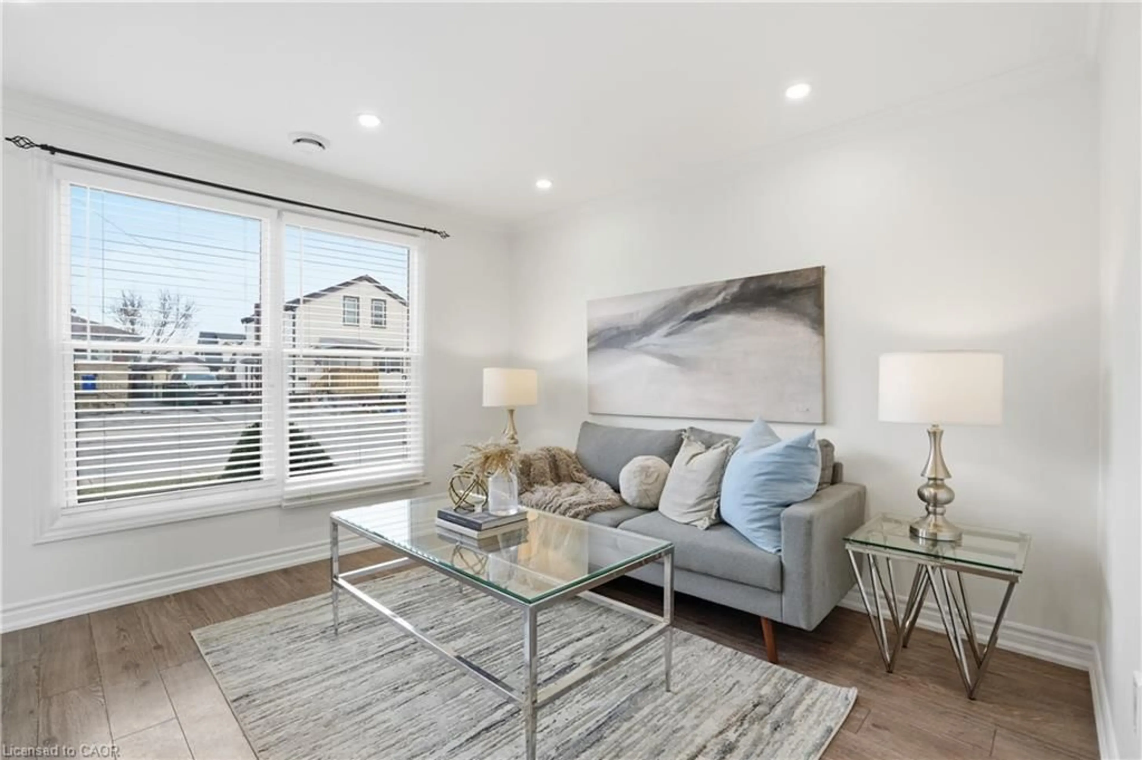 Living room with furniture, unknown for 190 Mead Ave, Hamilton Ontario L8H 3V1