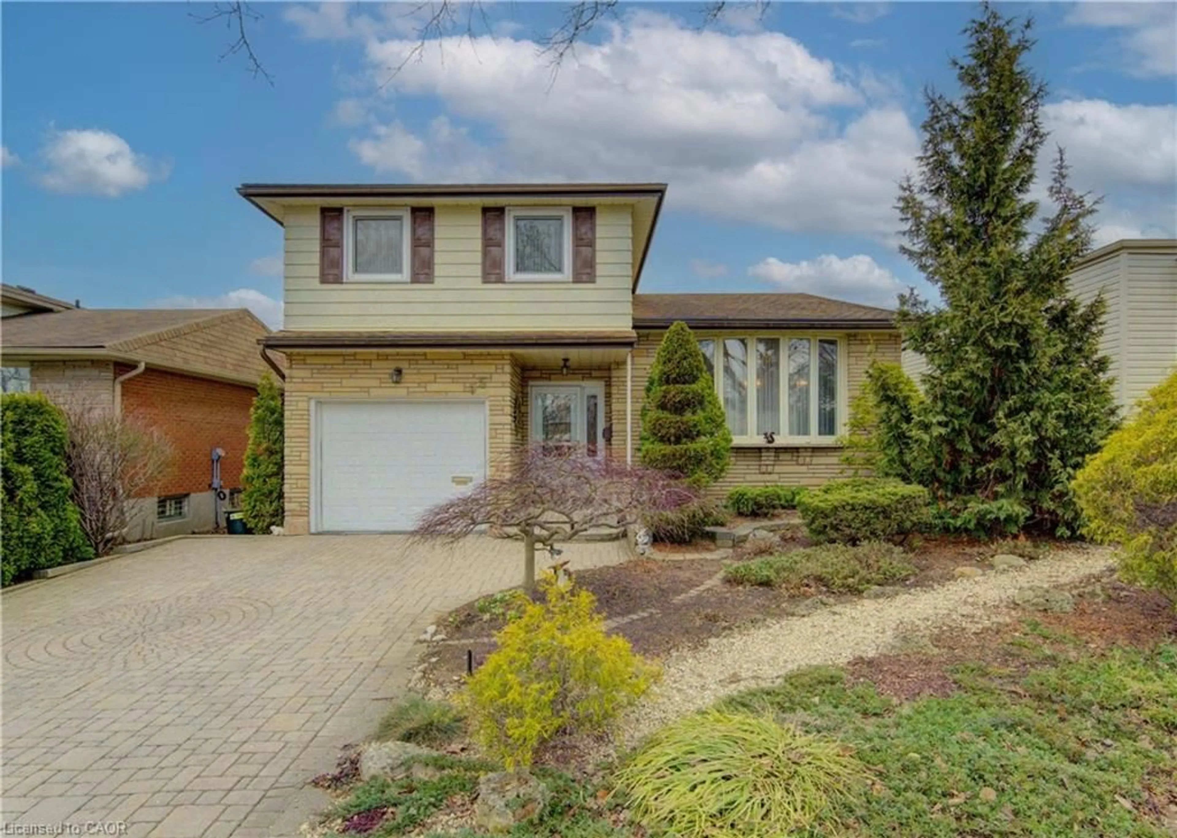 Home with brick exterior material, street for 55 Coach Hill Dr, Kitchener Ontario N2E 1N7